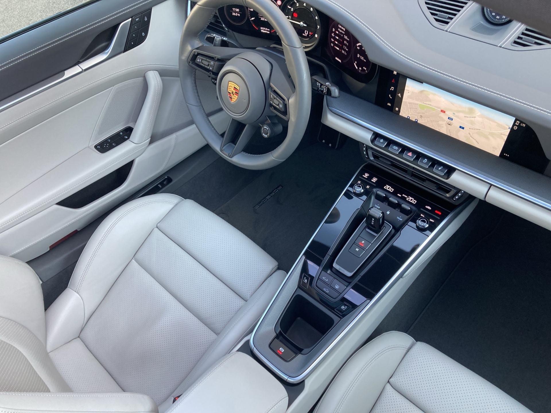PORSCHE 911 Carrera 4S-image-21