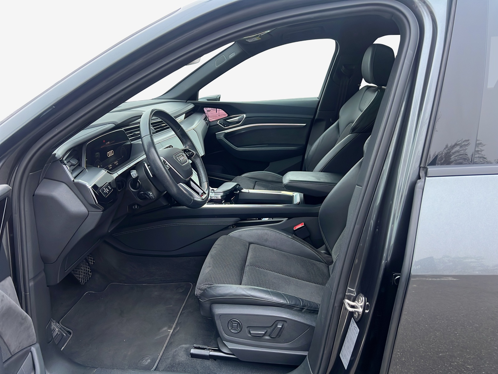 AUDI e-tron S quattro-image-8