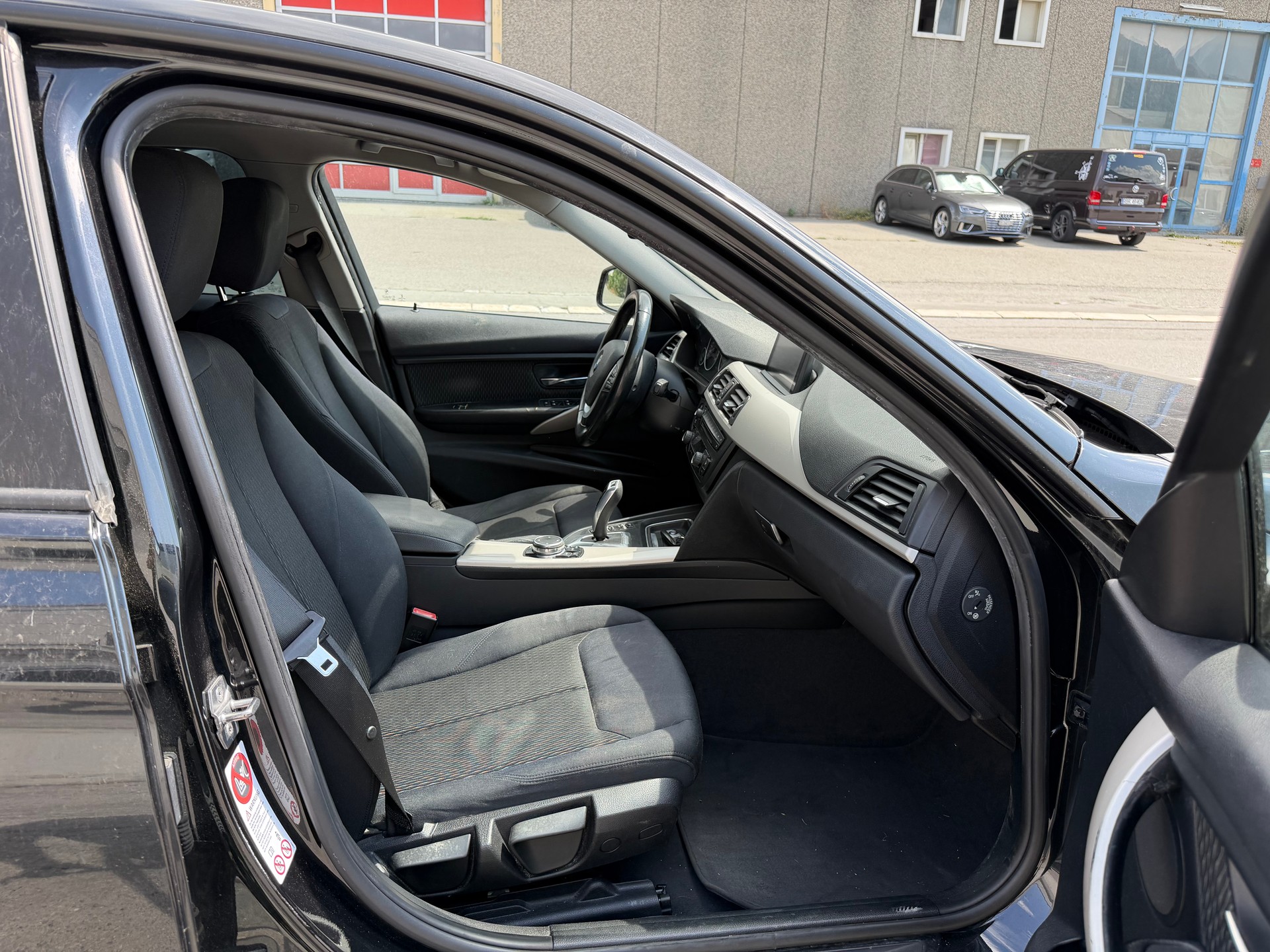 BMW 320i xDrive Modern Line Steptronic-image-3