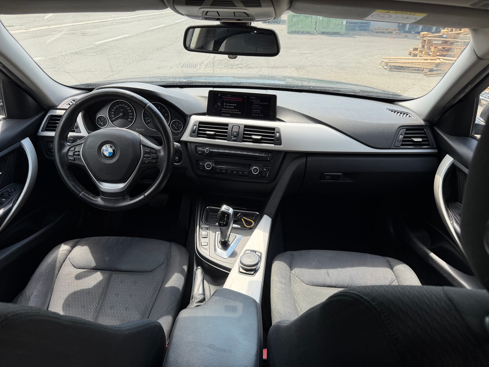 BMW 320i xDrive Modern Line Steptronic-image-2