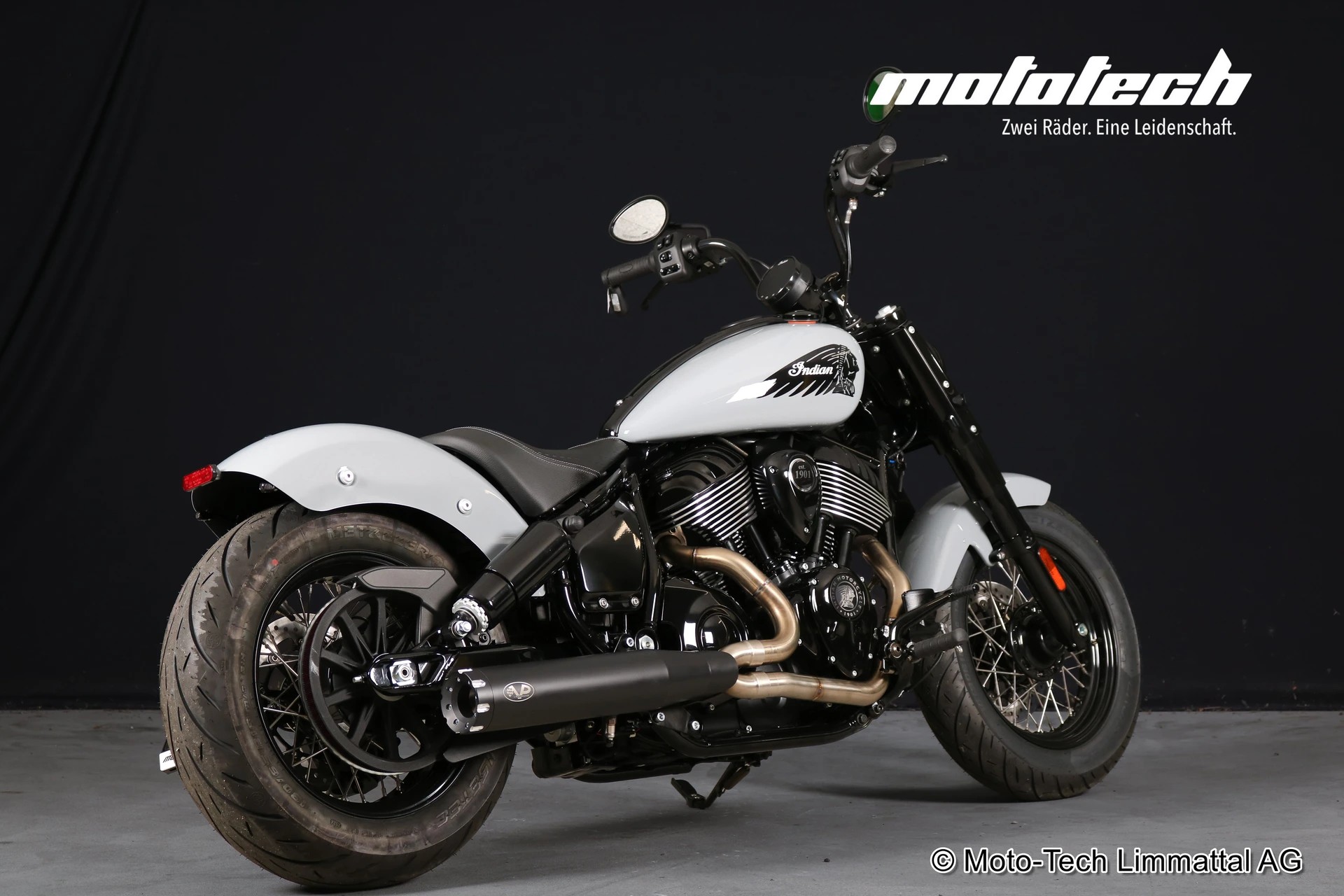 INDIAN Chief Bobber-showroom-element-2