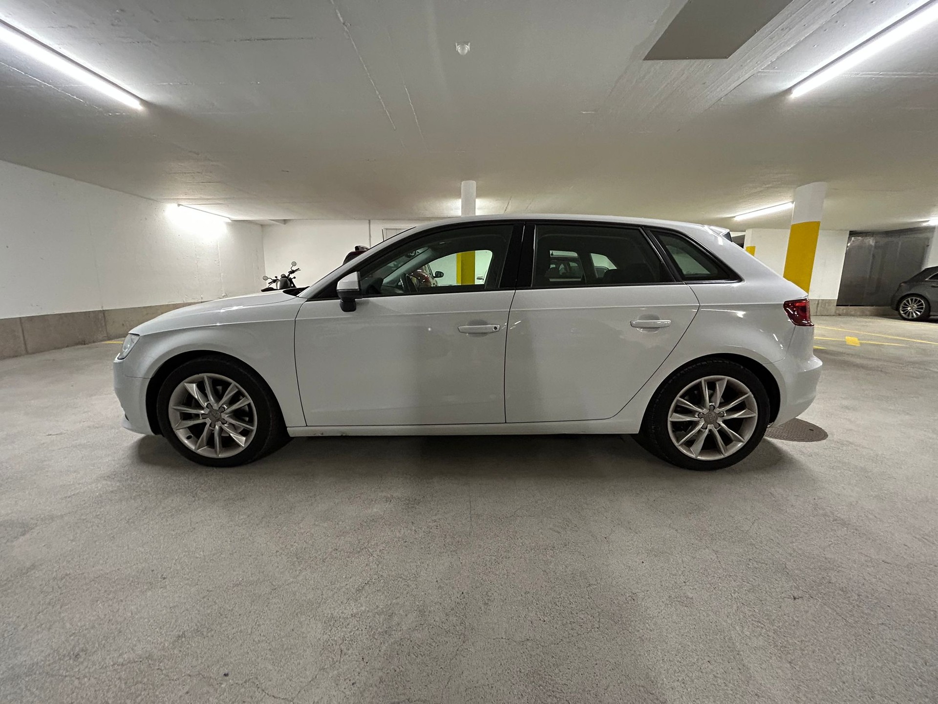 AUDI A3 Sportback 2.0 TDI Attraction S-tronic-image-6