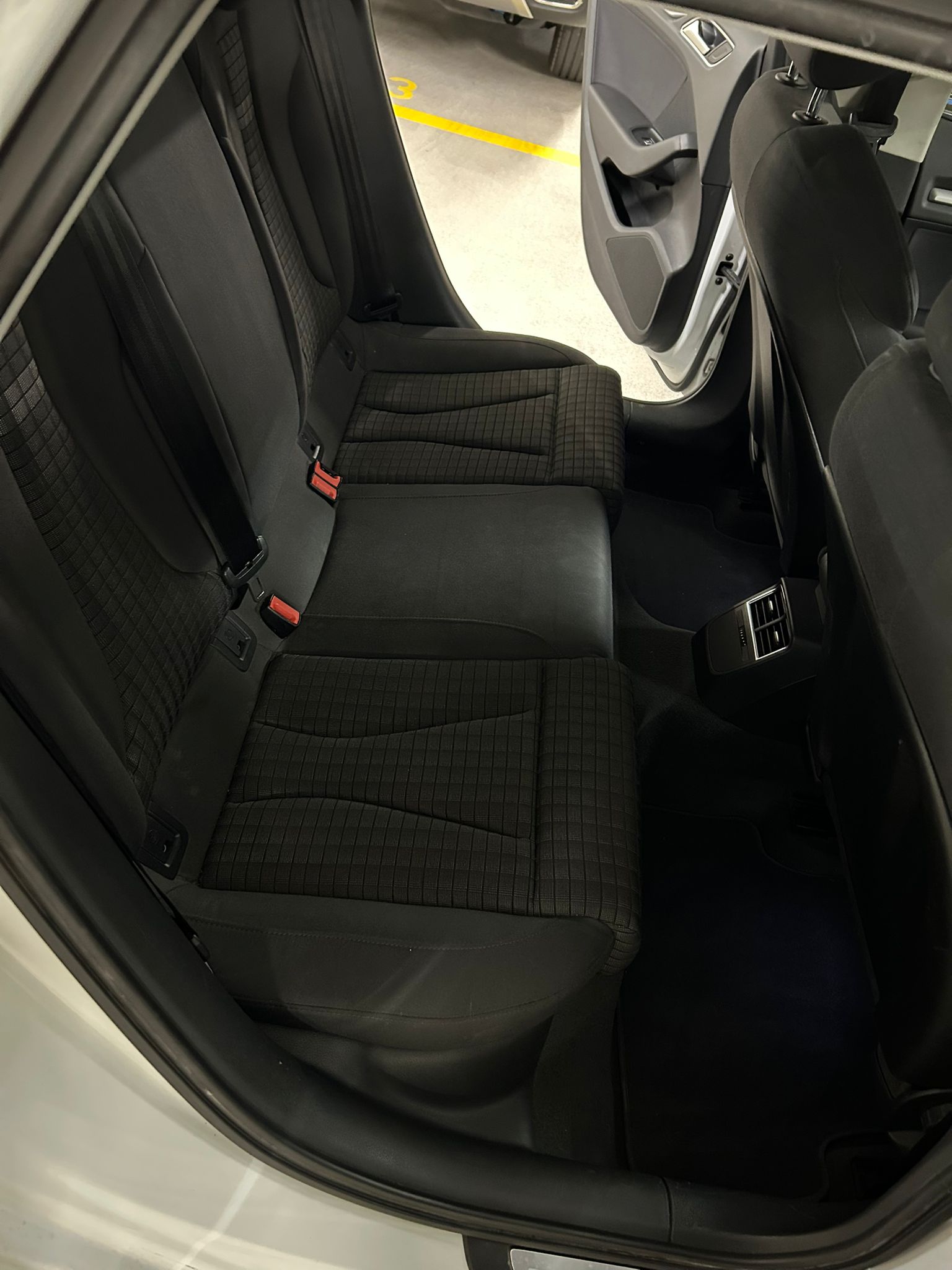 AUDI A3 Sportback 2.0 TDI Attraction S-tronic-image-4
