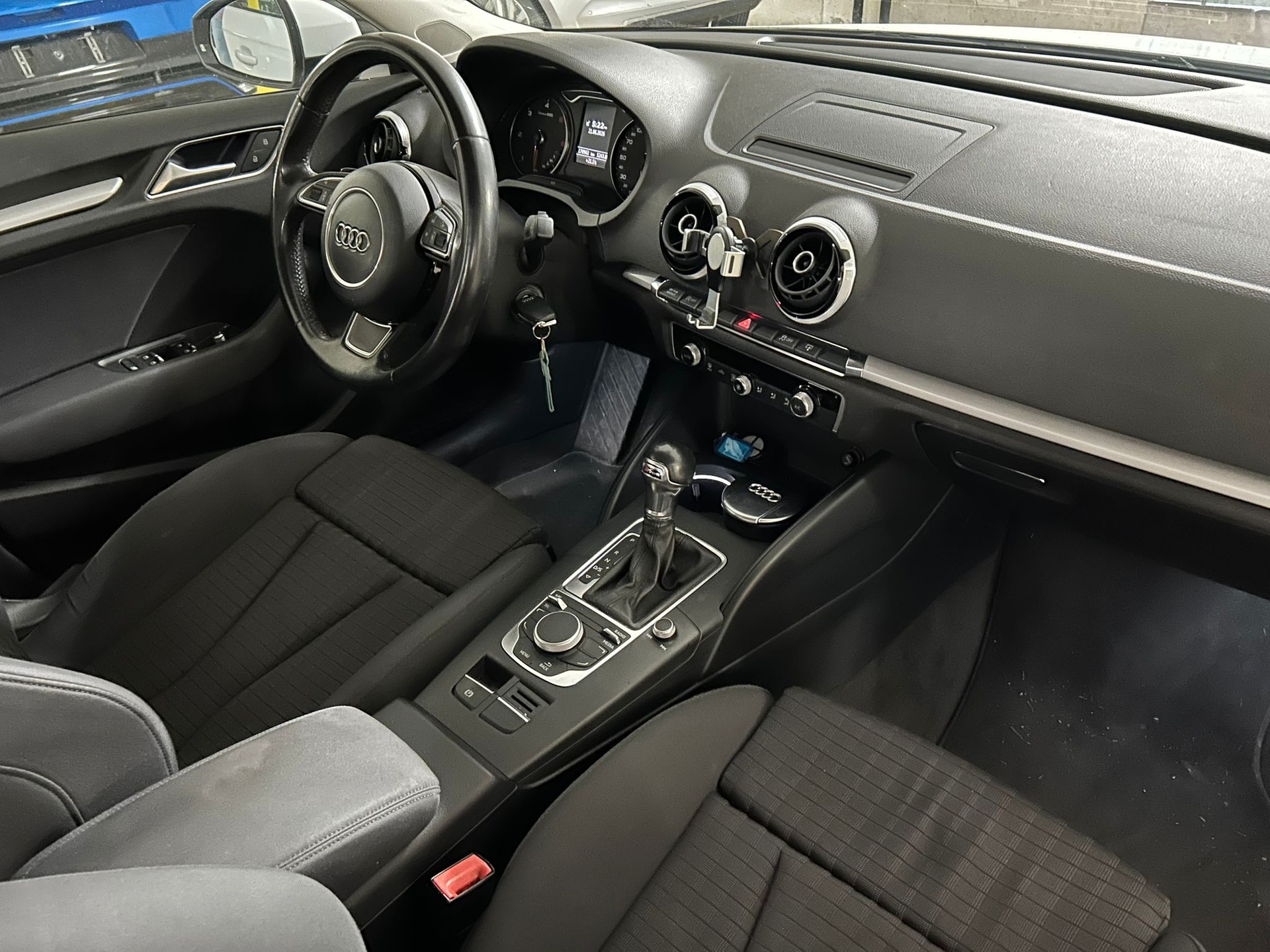 AUDI A3 Sportback 2.0 TDI Attraction S-tronic-image-3