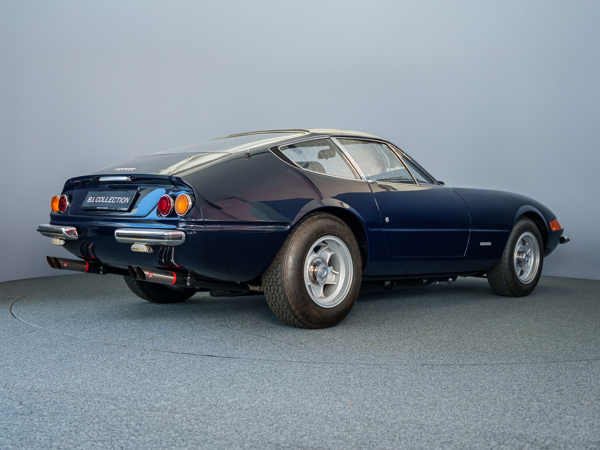 FERRARI 365 GTB 4 Daytona-image-8