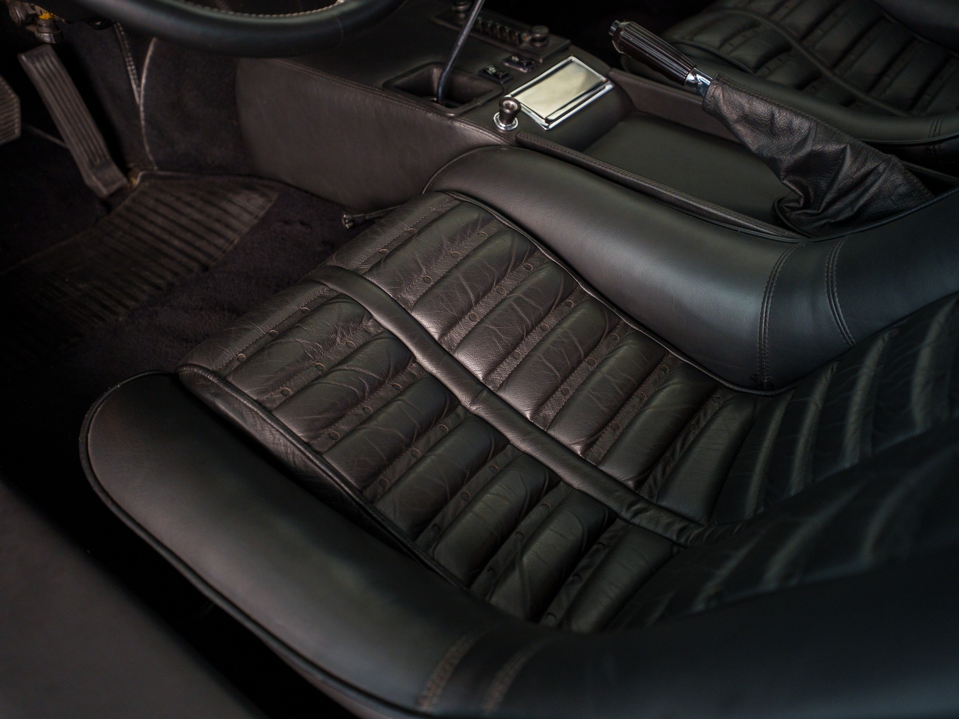 FERRARI 365 GTB 4 Daytona-image-17