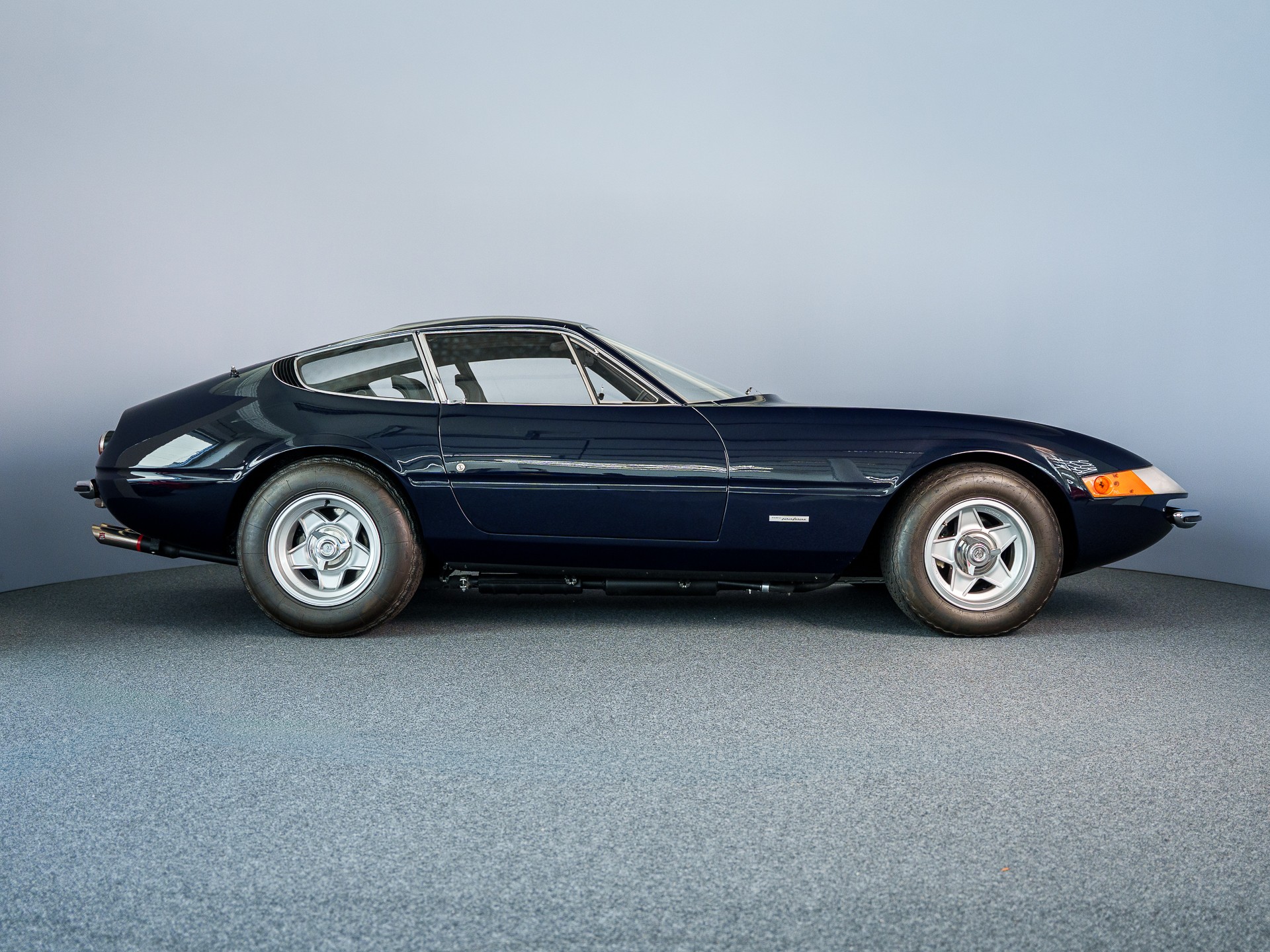 FERRARI 365 GTB 4 Daytona-image-4