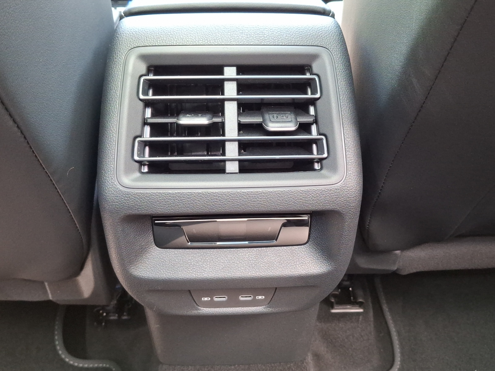 VW Tayron 2.0 TSI R-Line Plus DSG 4Motion-image-10