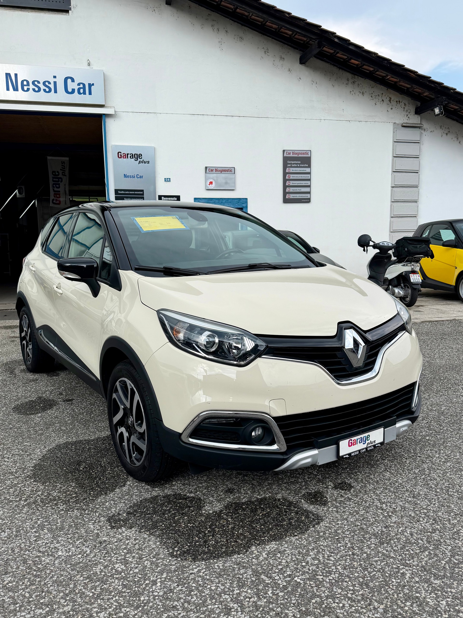 RENAULT Captur 1.2 T 16V Intens-image-1