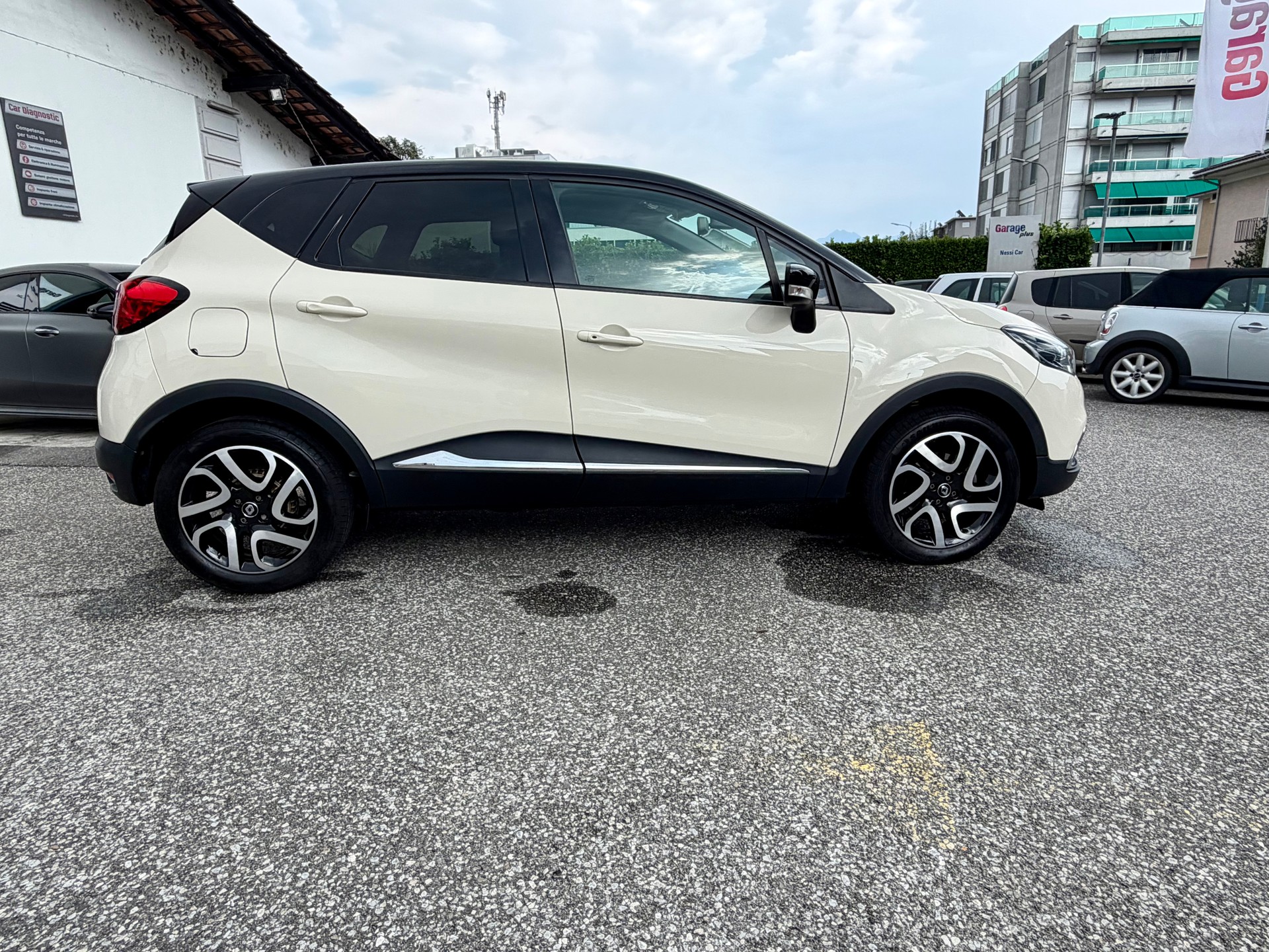 RENAULT Captur 1.2 T 16V Intens-image-2