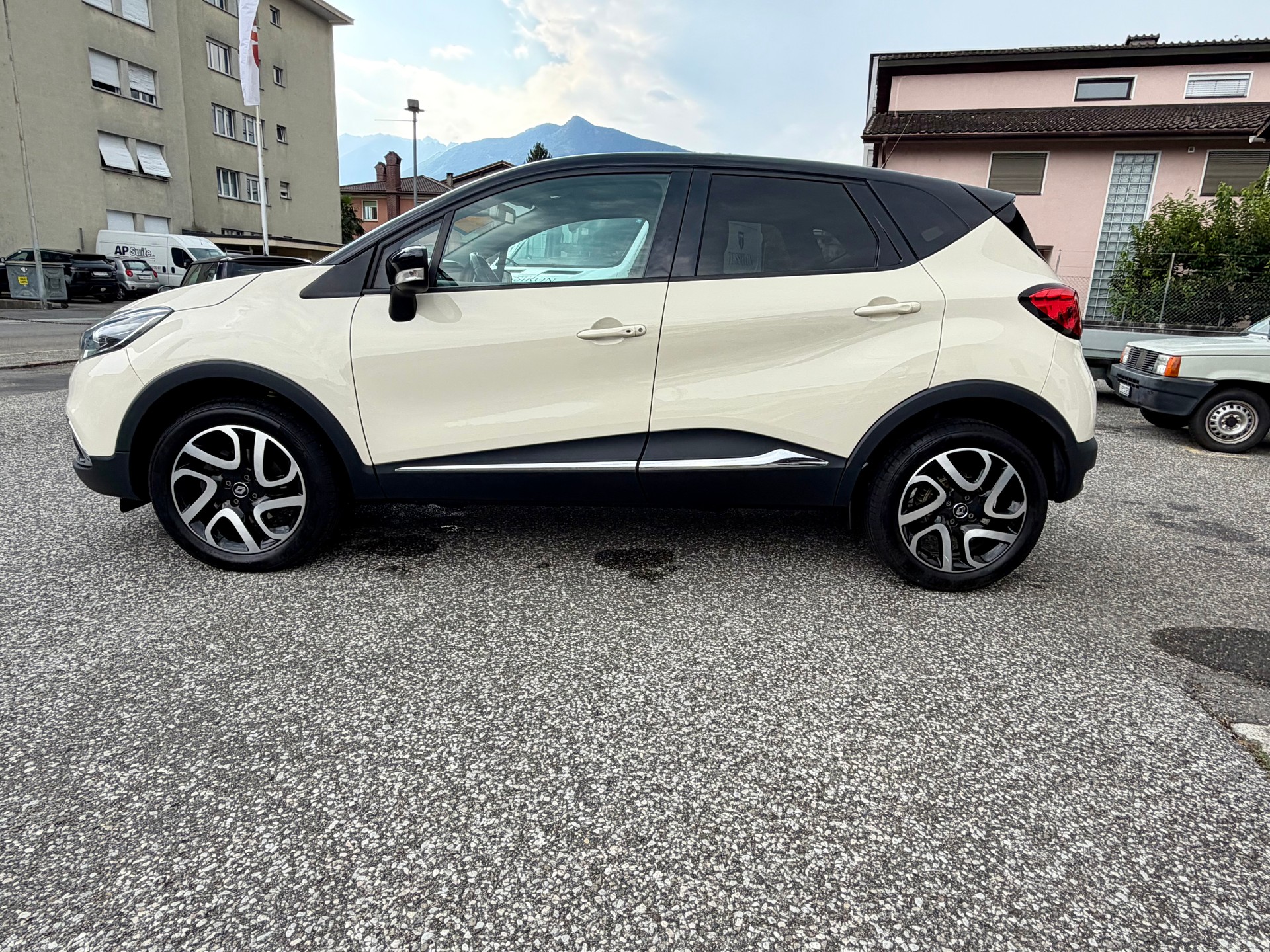 RENAULT Captur 1.2 T 16V Intens-image-5