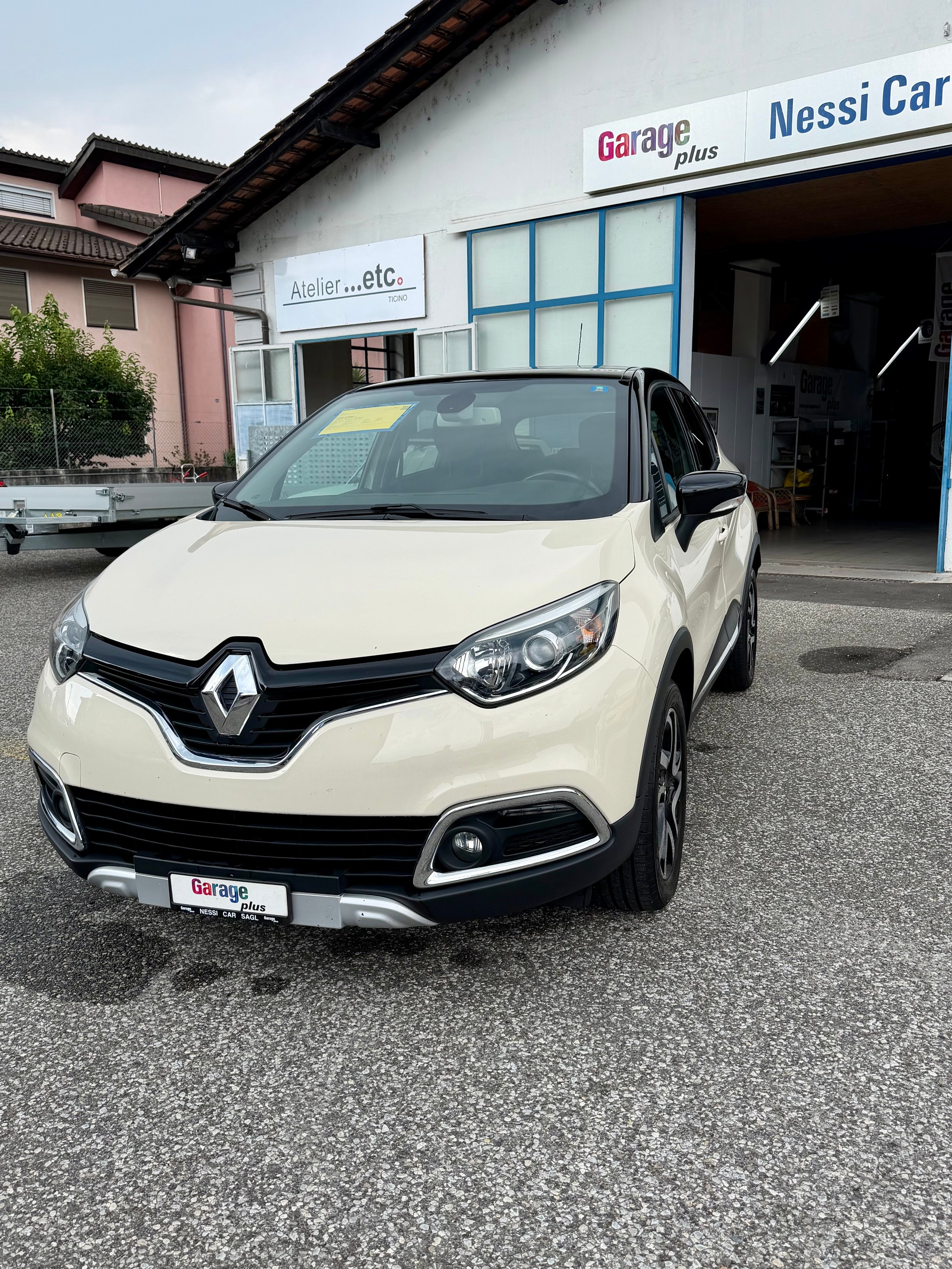 RENAULT Captur 1.2 T 16V Intens-image-0
