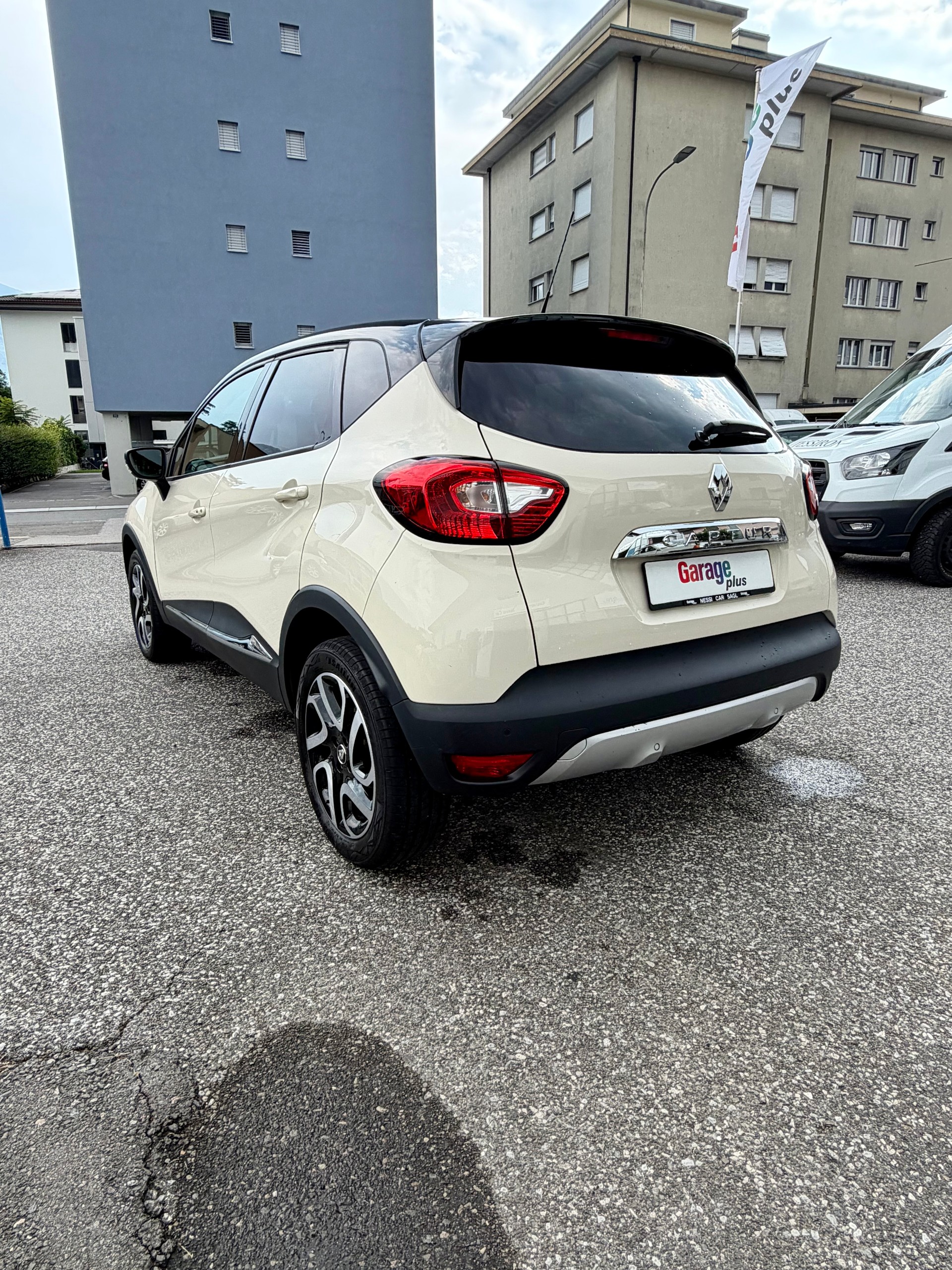 RENAULT Captur 1.2 T 16V Intens-image-4
