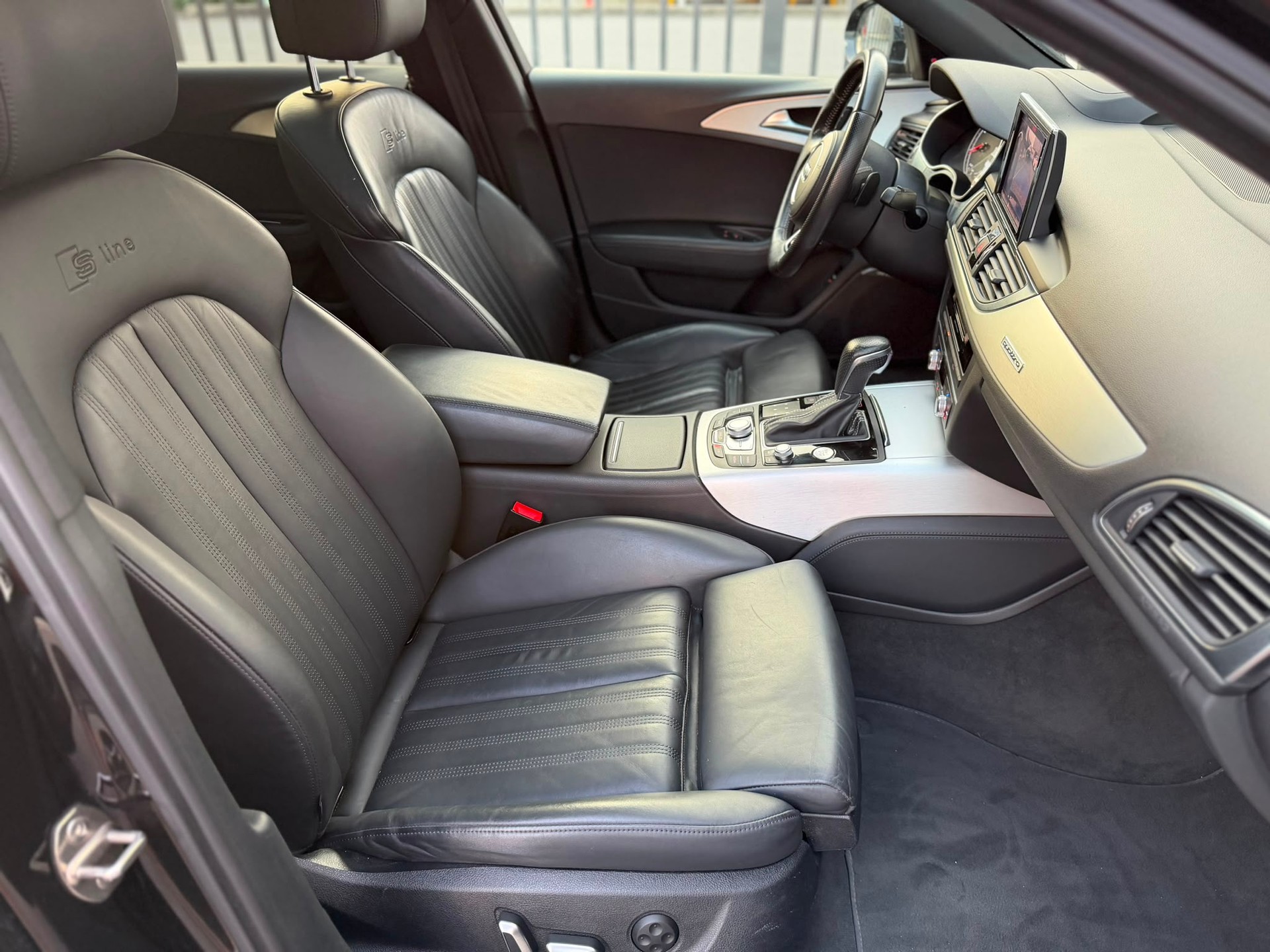 AUDI A6 Avant 3.0 TDI V6 quattro S-tronic-image-15