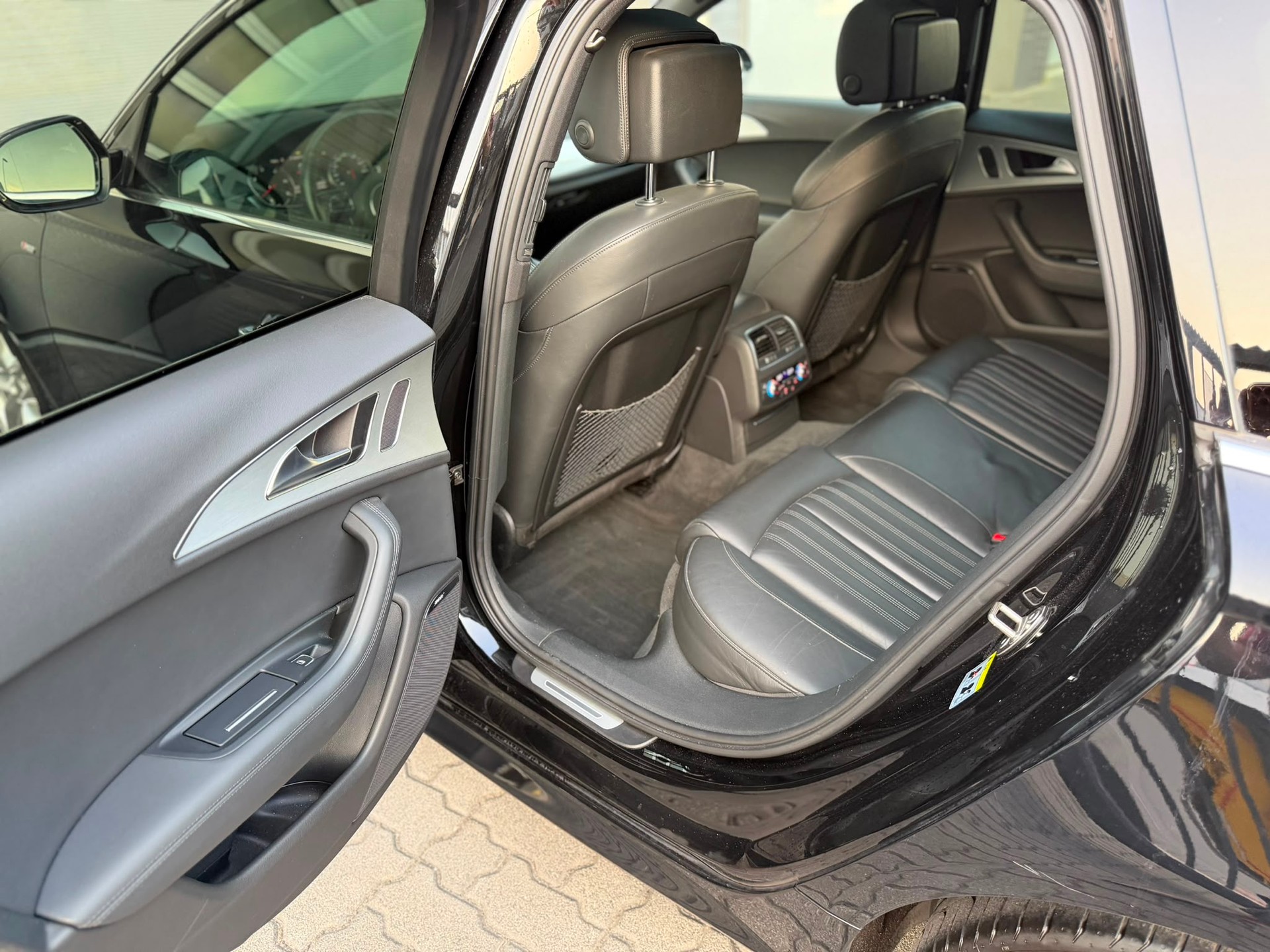 AUDI A6 Avant 3.0 TDI V6 quattro S-tronic-image-17