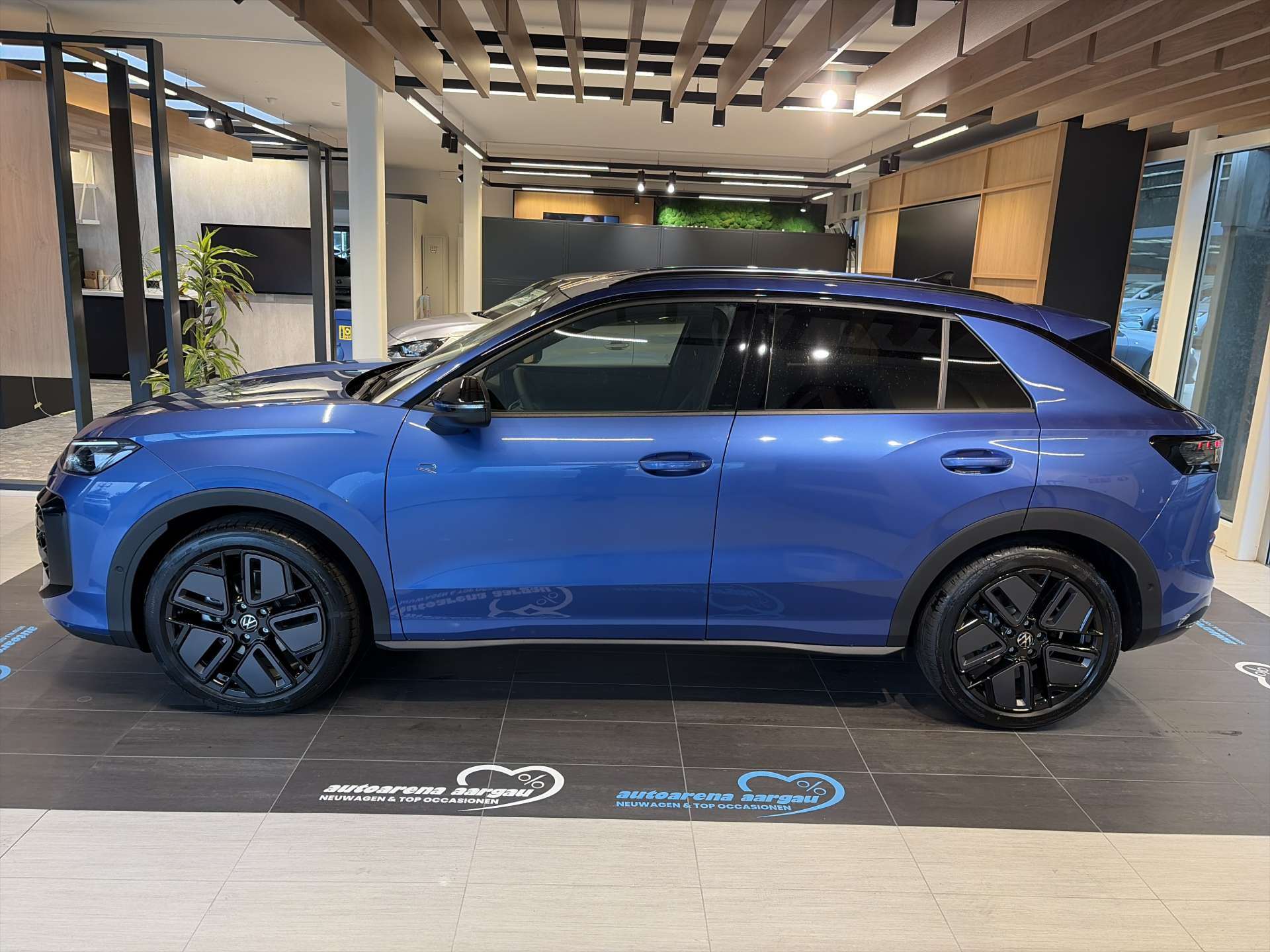 VW T-Roc 1.5 eTSi mHEV R-Line DSG-Automat-image-11