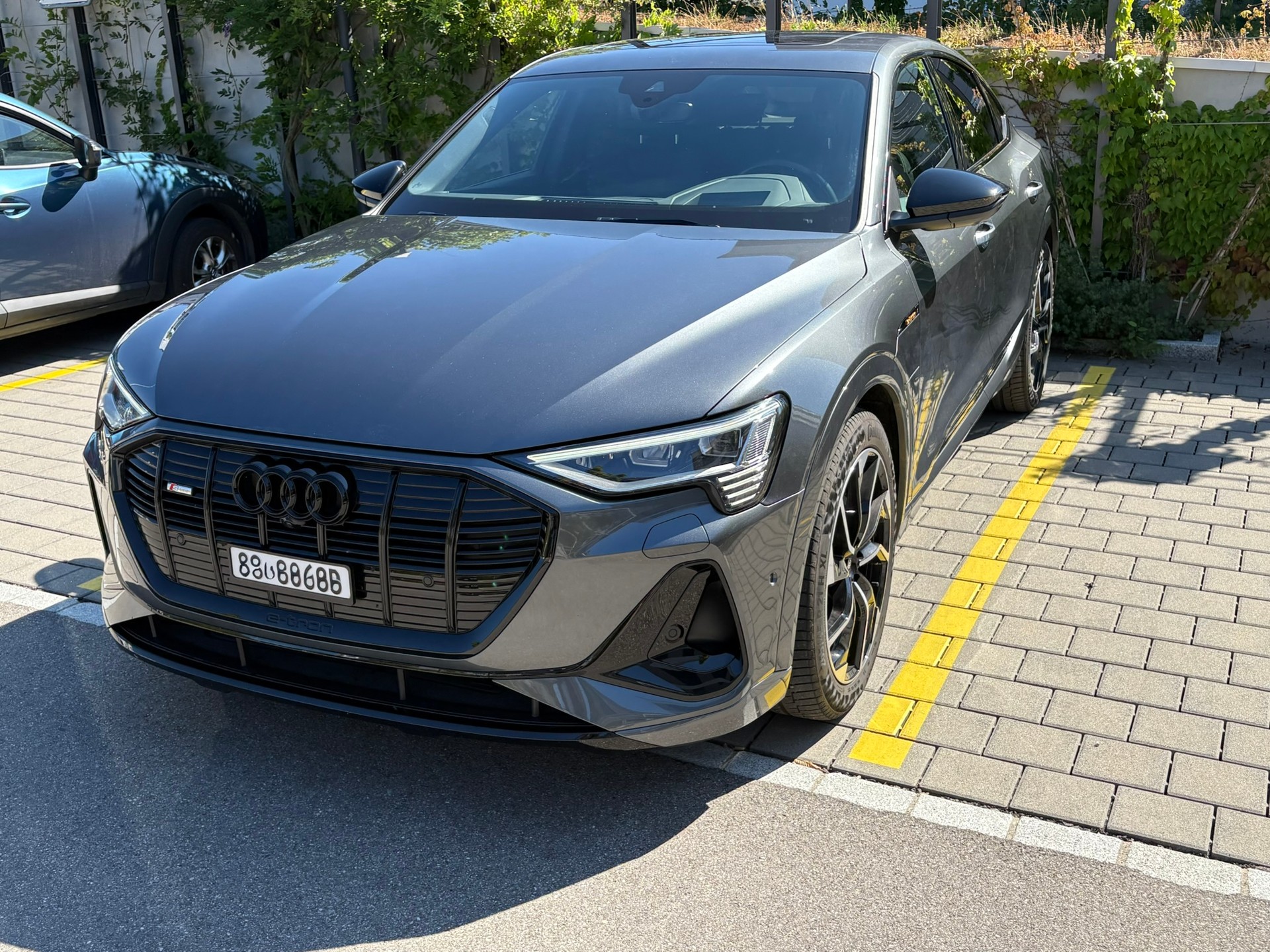 AUDI e-tron 55 Sportback S Line quattro-image-0