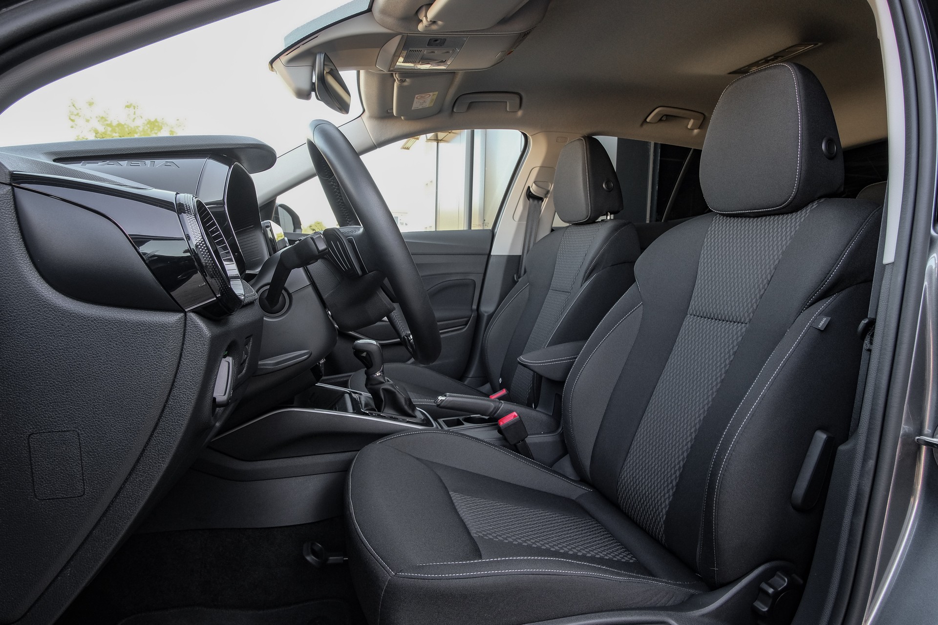 SKODA Fabia 1.0 TSI Selection DSG-image-9
