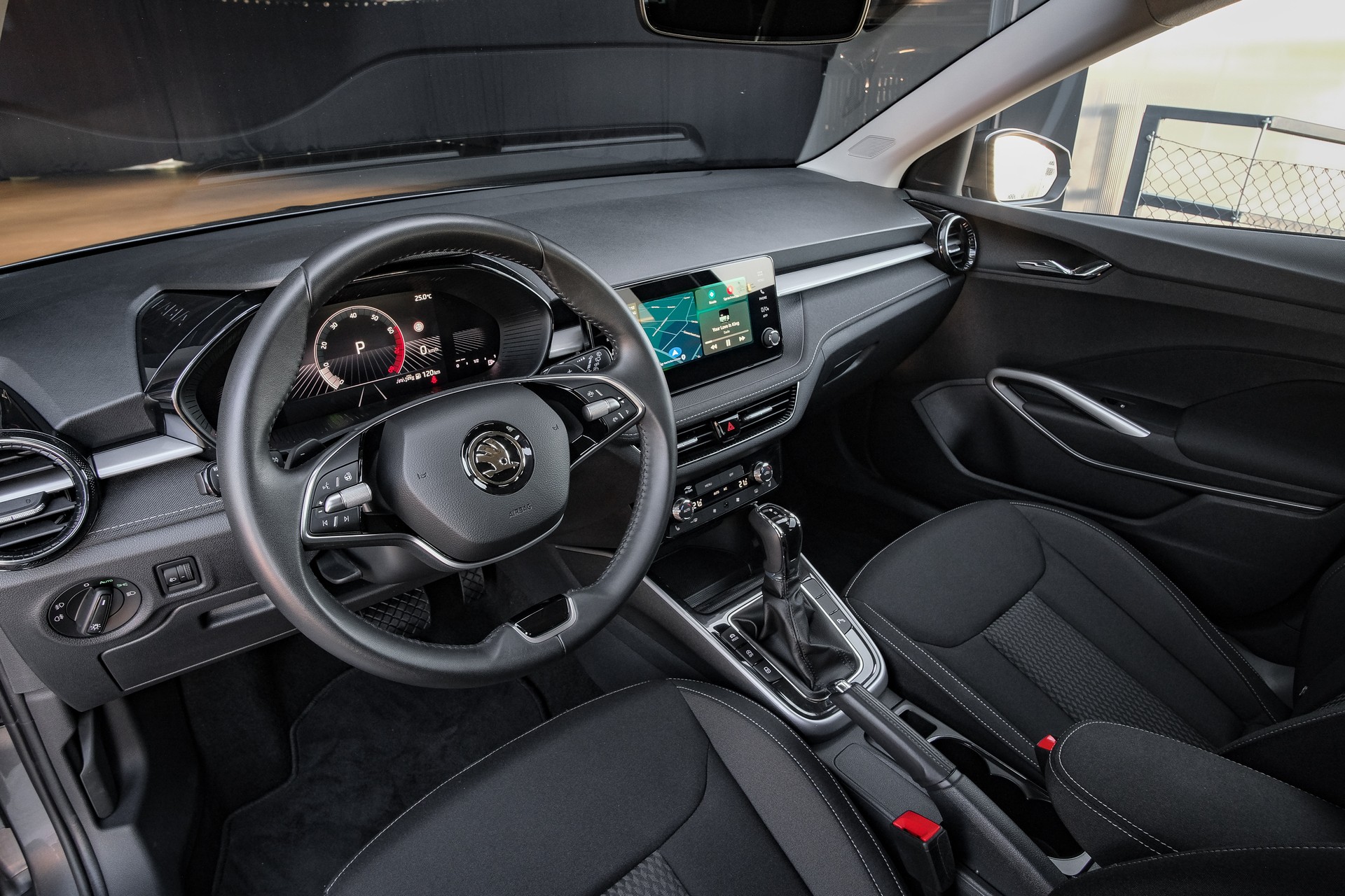 SKODA Fabia 1.0 TSI Selection DSG-image-12
