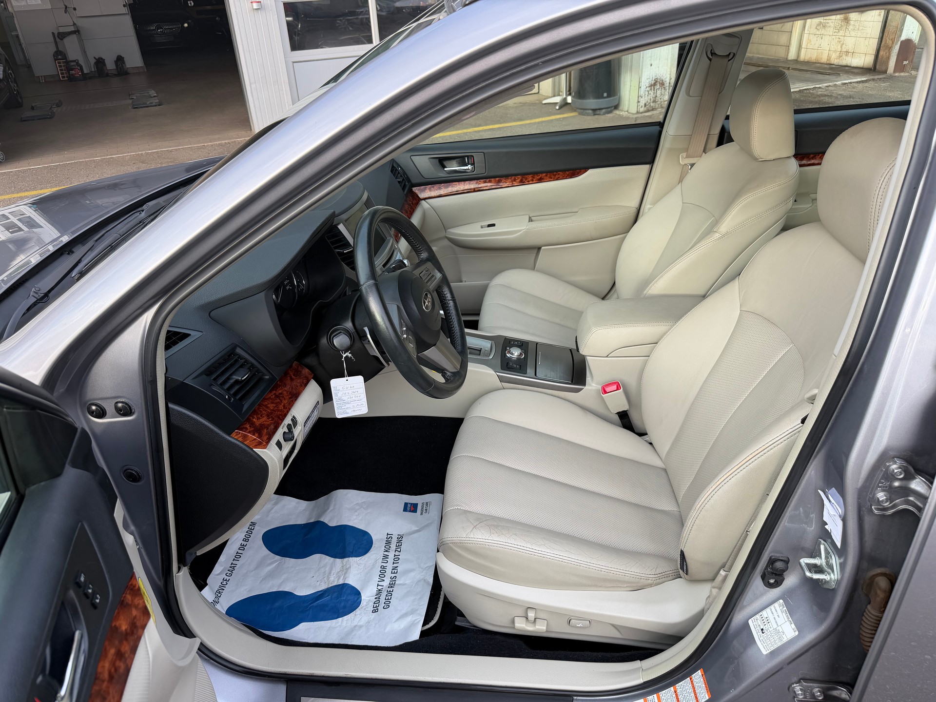 SUBARU Outback 3.6R Executive AWD Automatic-image-8
