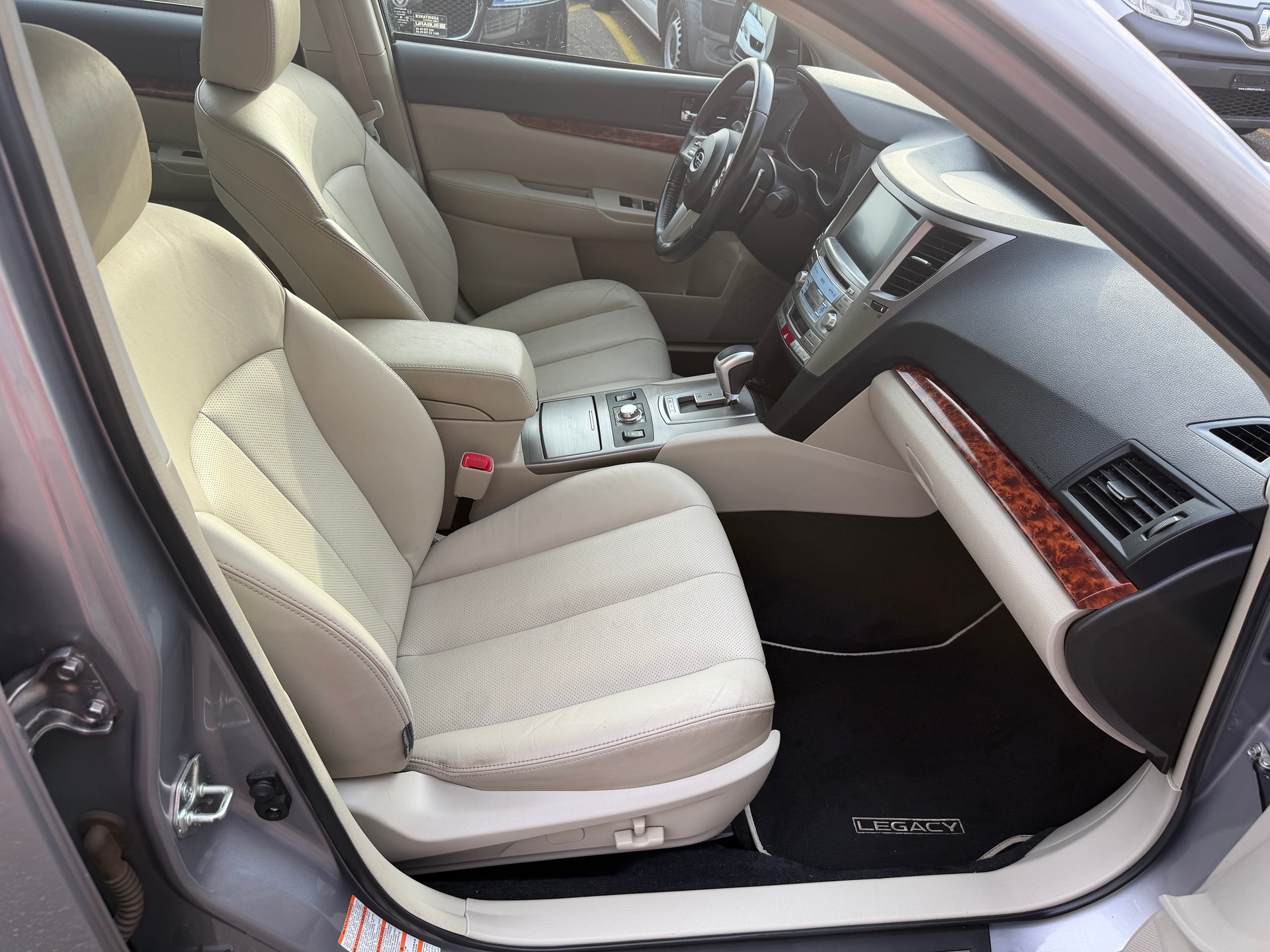 SUBARU Outback 3.6R Executive AWD Automatic-image-10