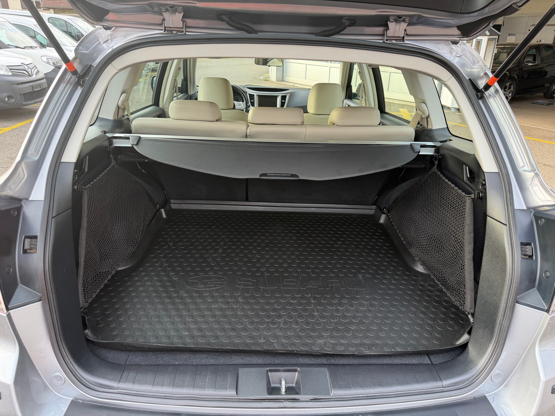 SUBARU Outback 3.6R Executive AWD Automatic-image-15