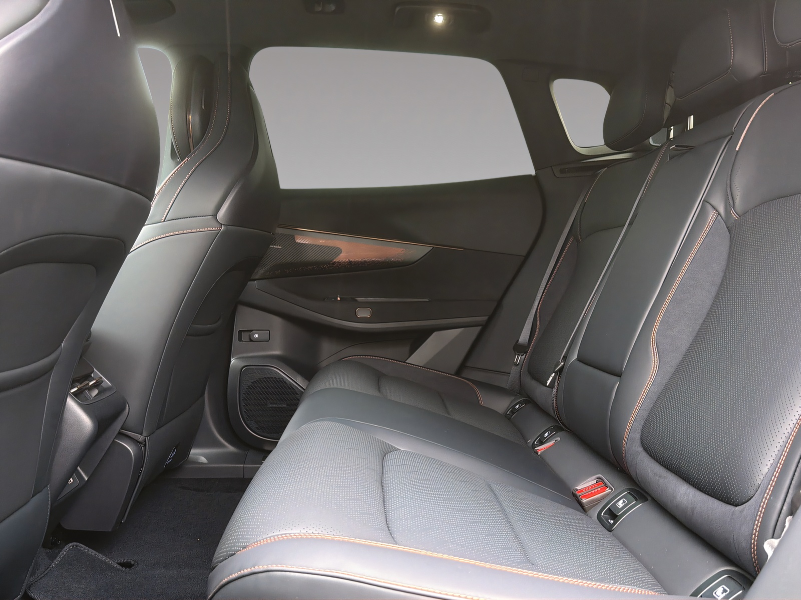 LYNK & CO 08 1.5 PHEV More-image-17