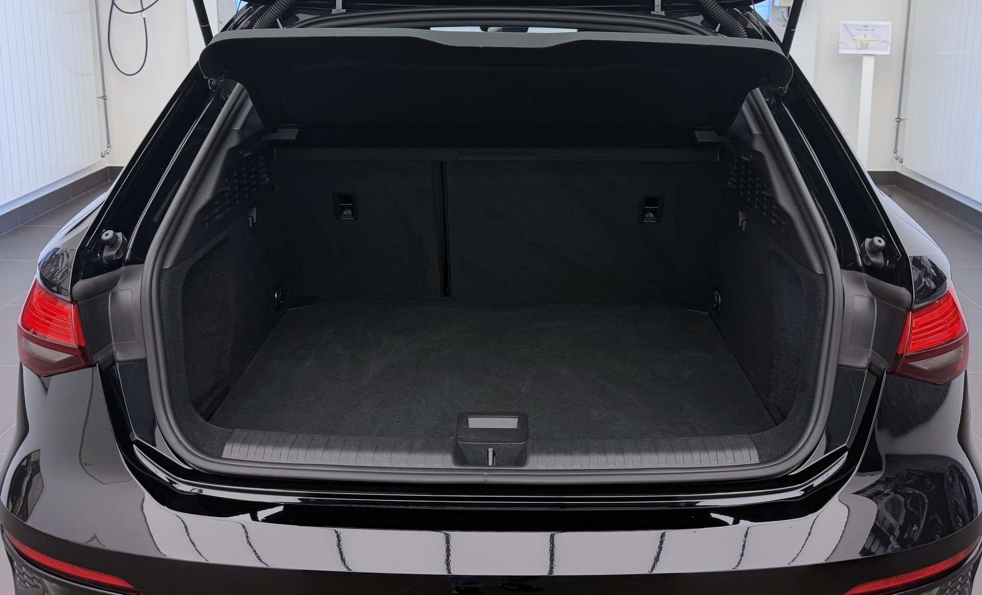AUDI A3 Sportback 35 TFSI Attraction S-tronic-image-18