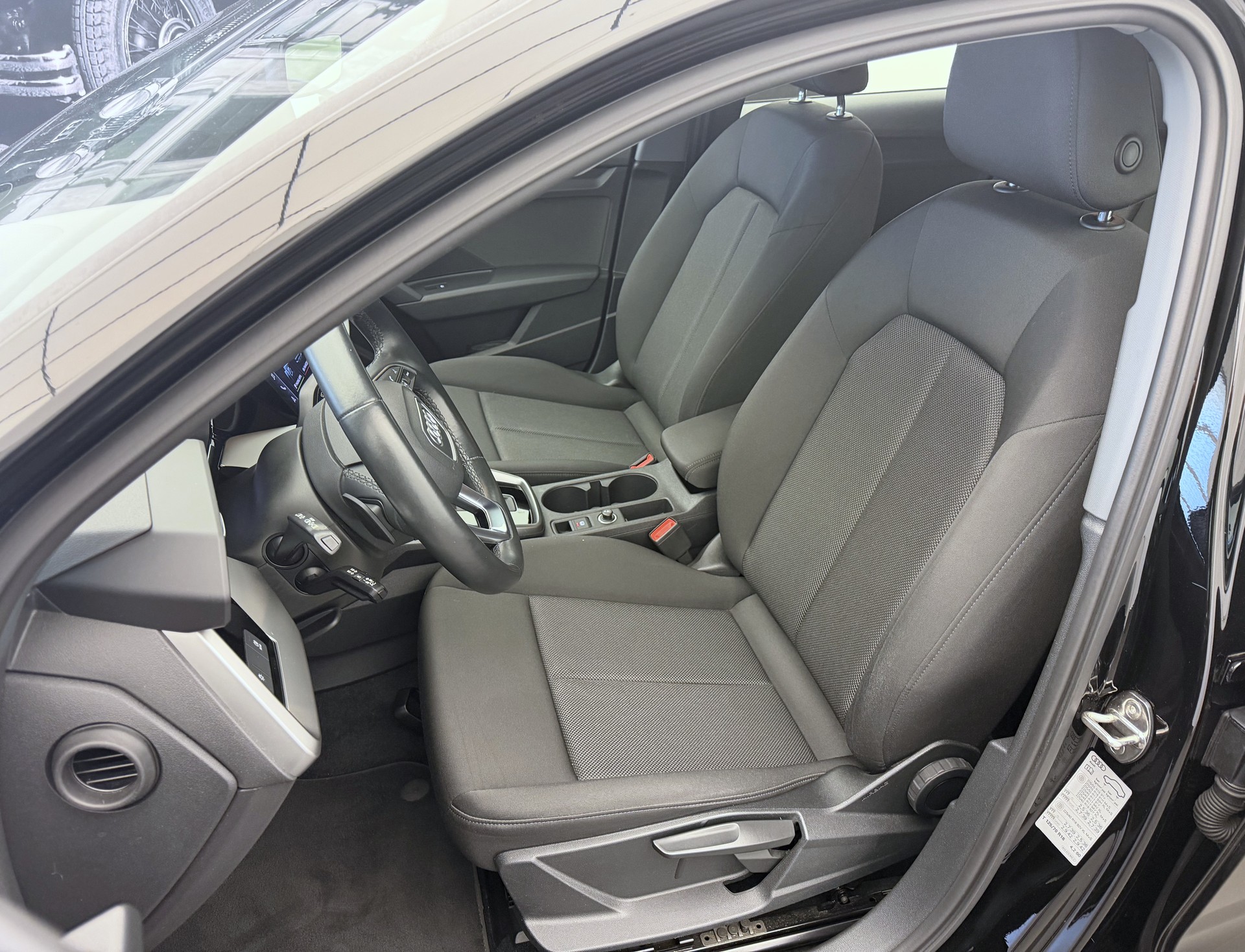 AUDI A3 Sportback 35 TFSI Attraction S-tronic-image-4