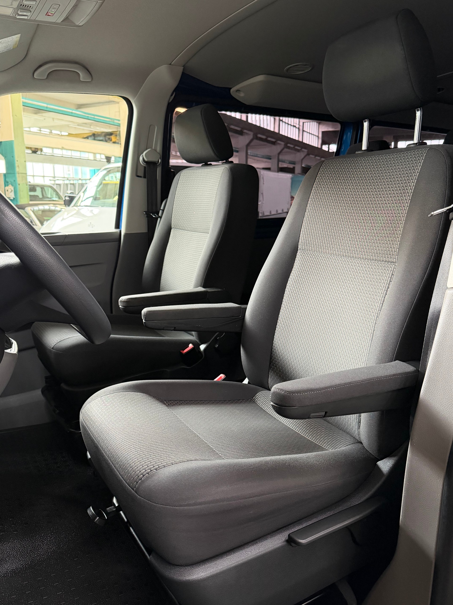 VW T6.1 2.0 TDI DSG Automat / 8-Plätzer / Tempomat-image-7