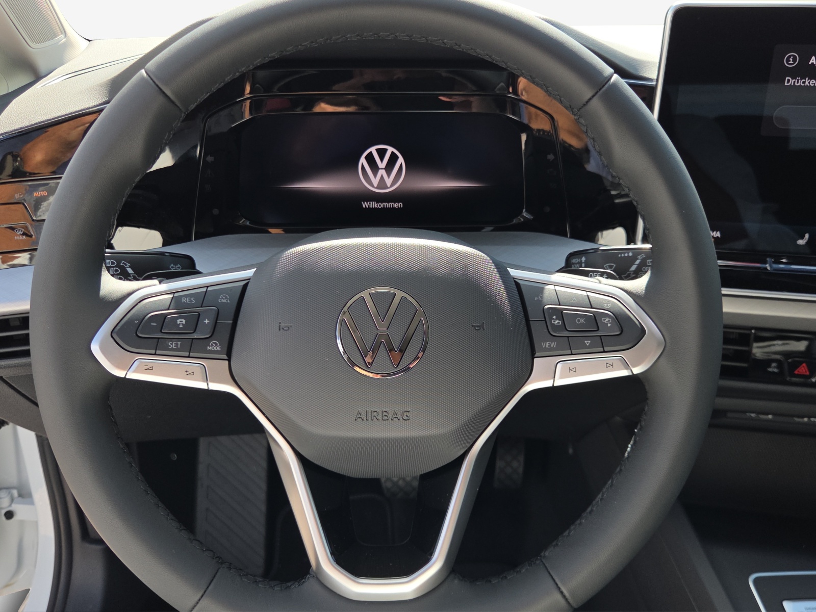 VW Golf 1.5 e TSI mHEV Value DSG-image-9
