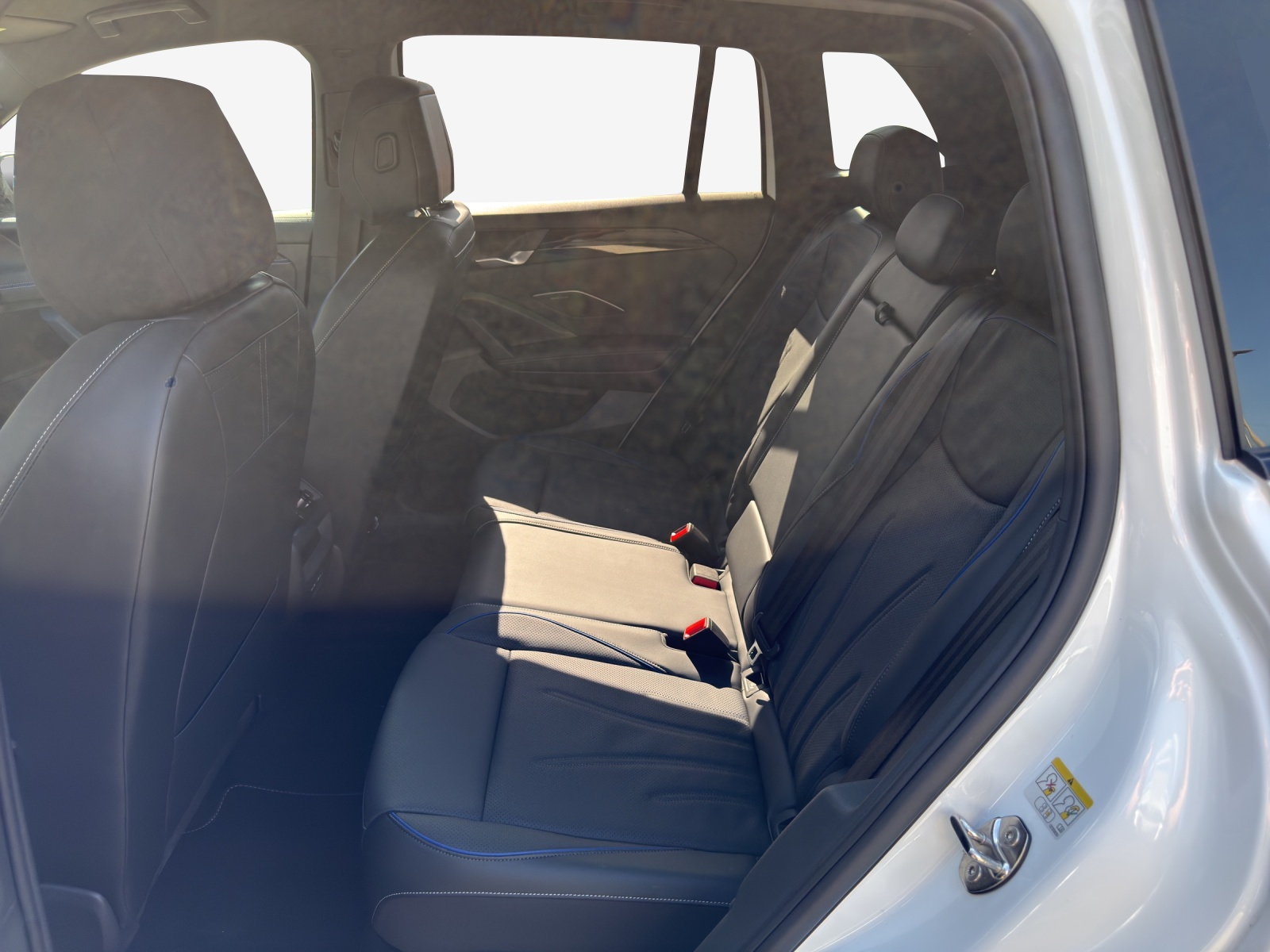 VW Tiguan 2.0 TDI SCR R-Line 4Motion DSG-image-11
