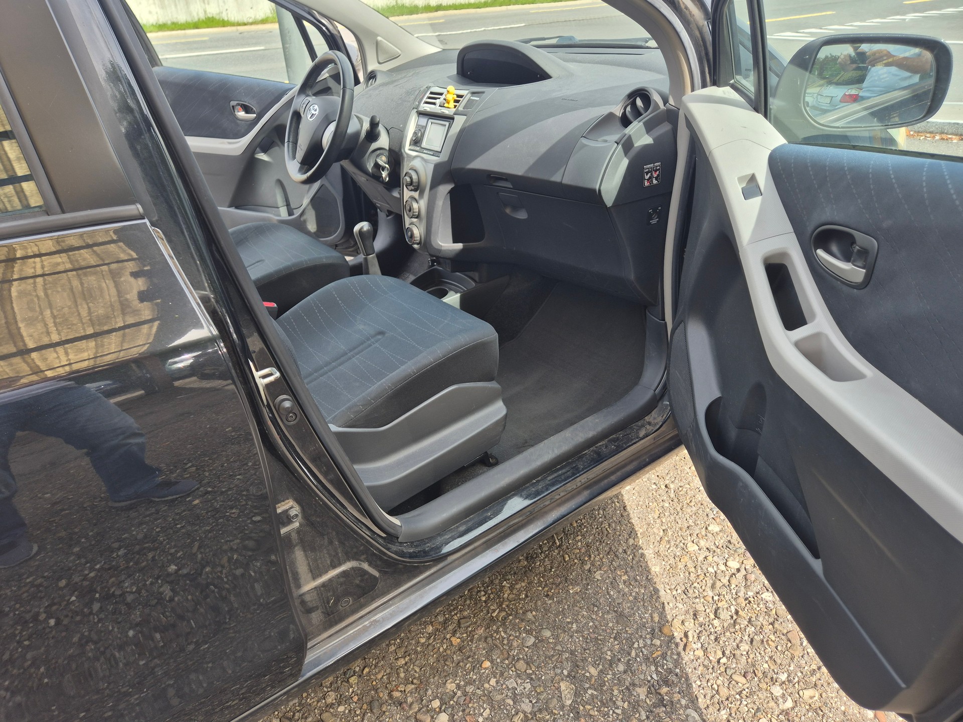 TOYOTA Yaris 1.3 Linea Sol-image-12