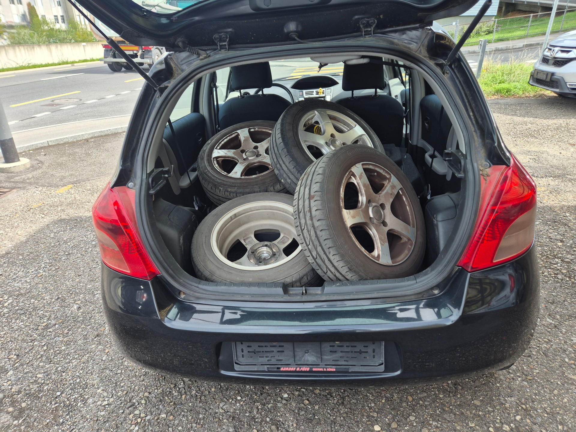 TOYOTA Yaris 1.3 Linea Sol-image-6