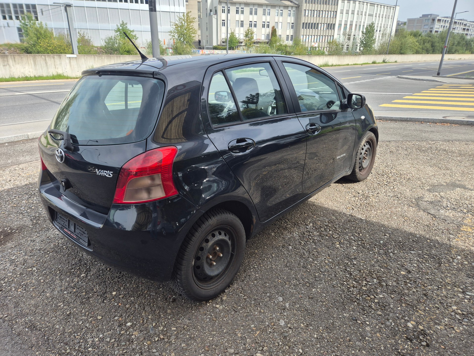 TOYOTA Yaris 1.3 Linea Sol-image-3