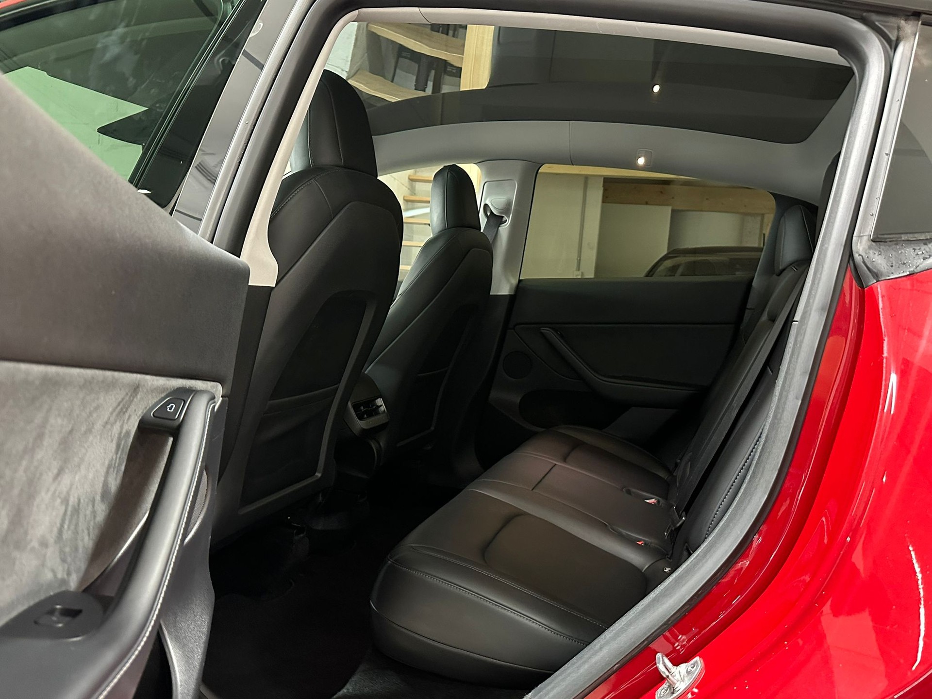 TESLA Model Y Long Range-image-9