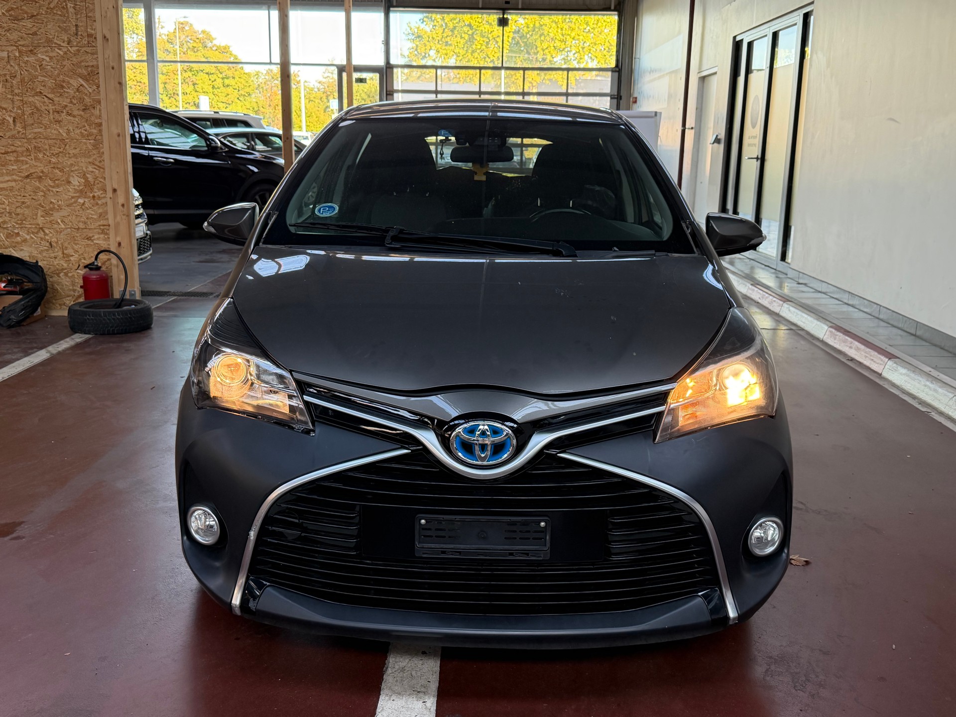 TOYOTA Yaris 1.5 VVT-i Hybrid Trend e-CVT-showroom-element-1