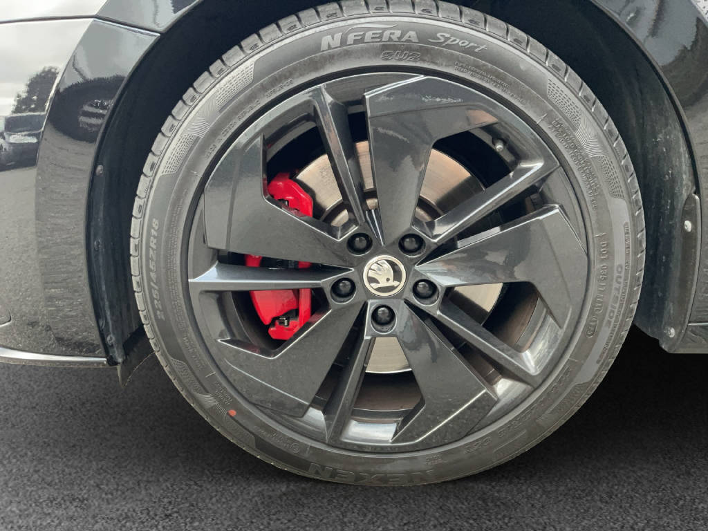 SKODA Octavia Combi 2.0 TSI RS DSG-image-13