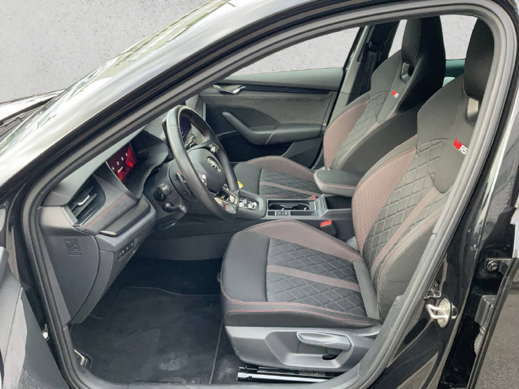 SKODA Octavia Combi 2.0 TSI RS DSG-image-8