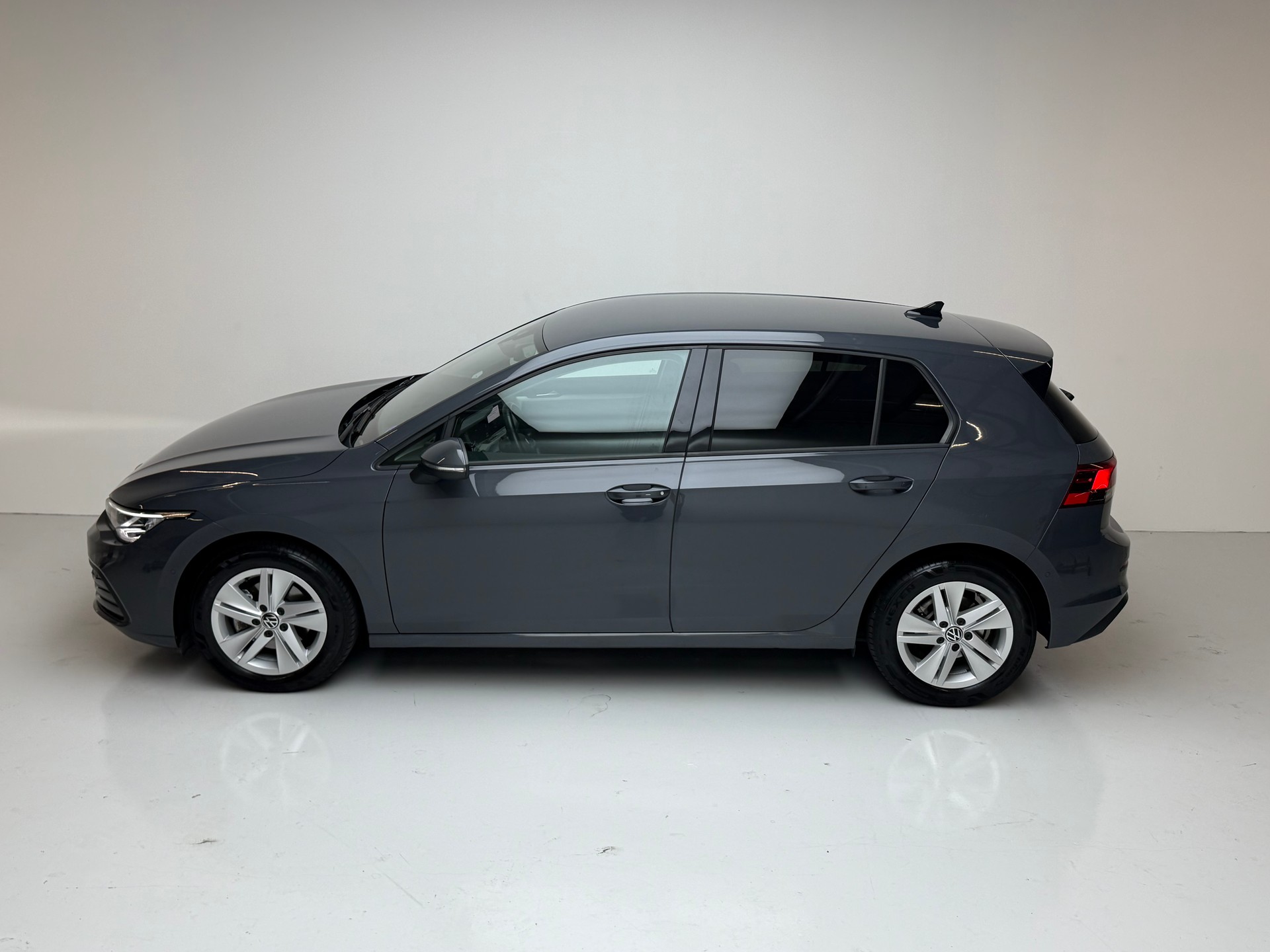 VW Golf 1.0 eTSI | CH | VOLLAUSSTATTUNG-showroom-element-1