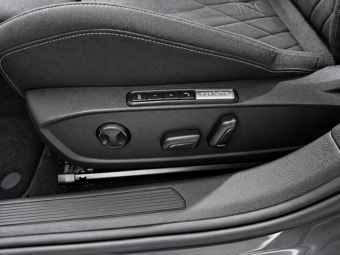 VW Golf 1.0 eTSI | CH | VOLLAUSSTATTUNG-image-11