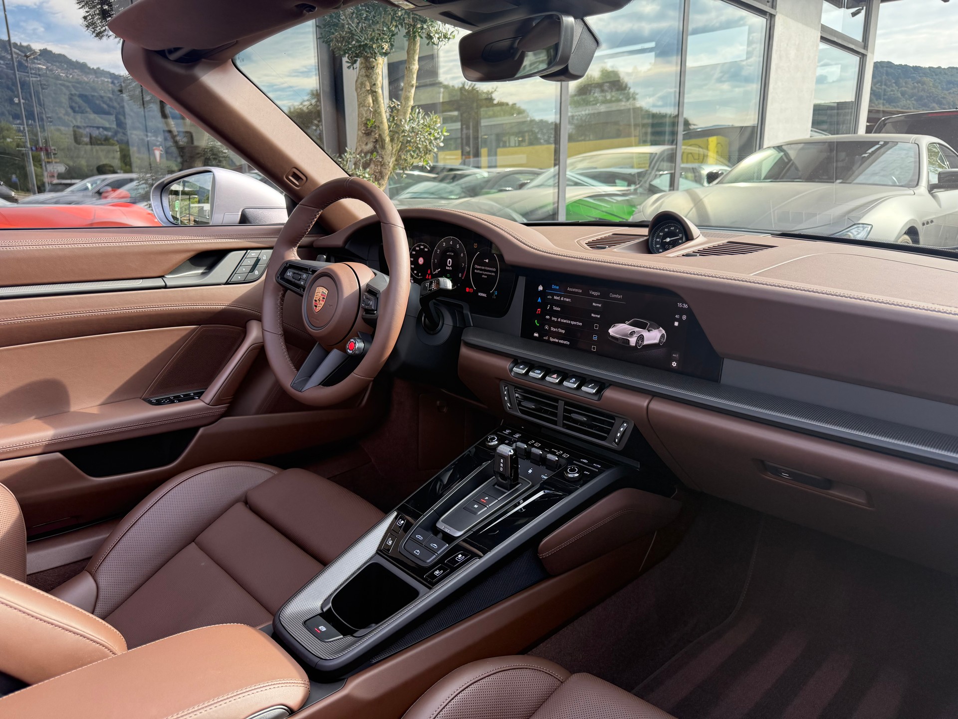 PORSCHE 911 Carrera 4 GTS Cabriolet-image-14