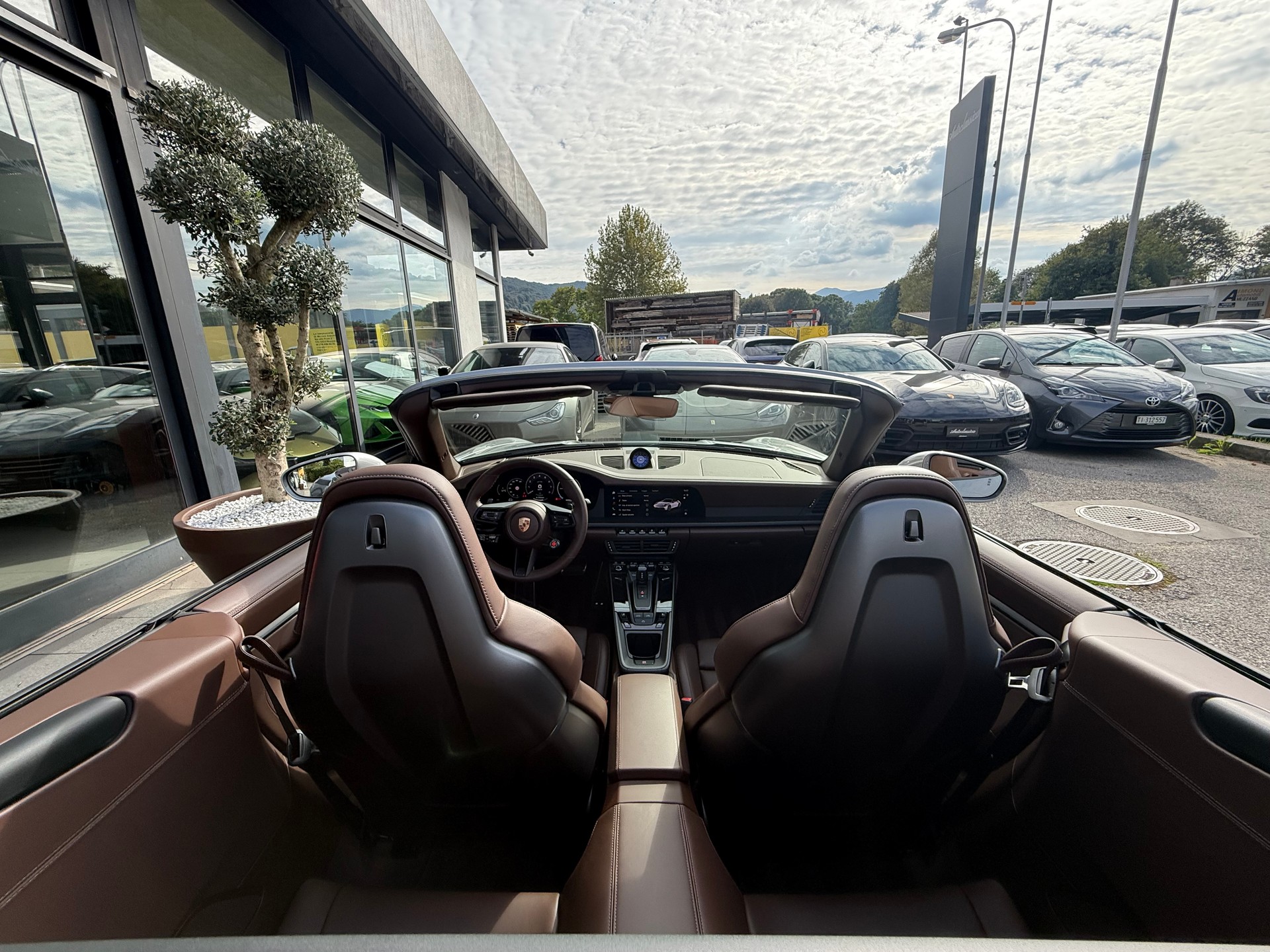 PORSCHE 911 Carrera 4 GTS Cabriolet-image-20