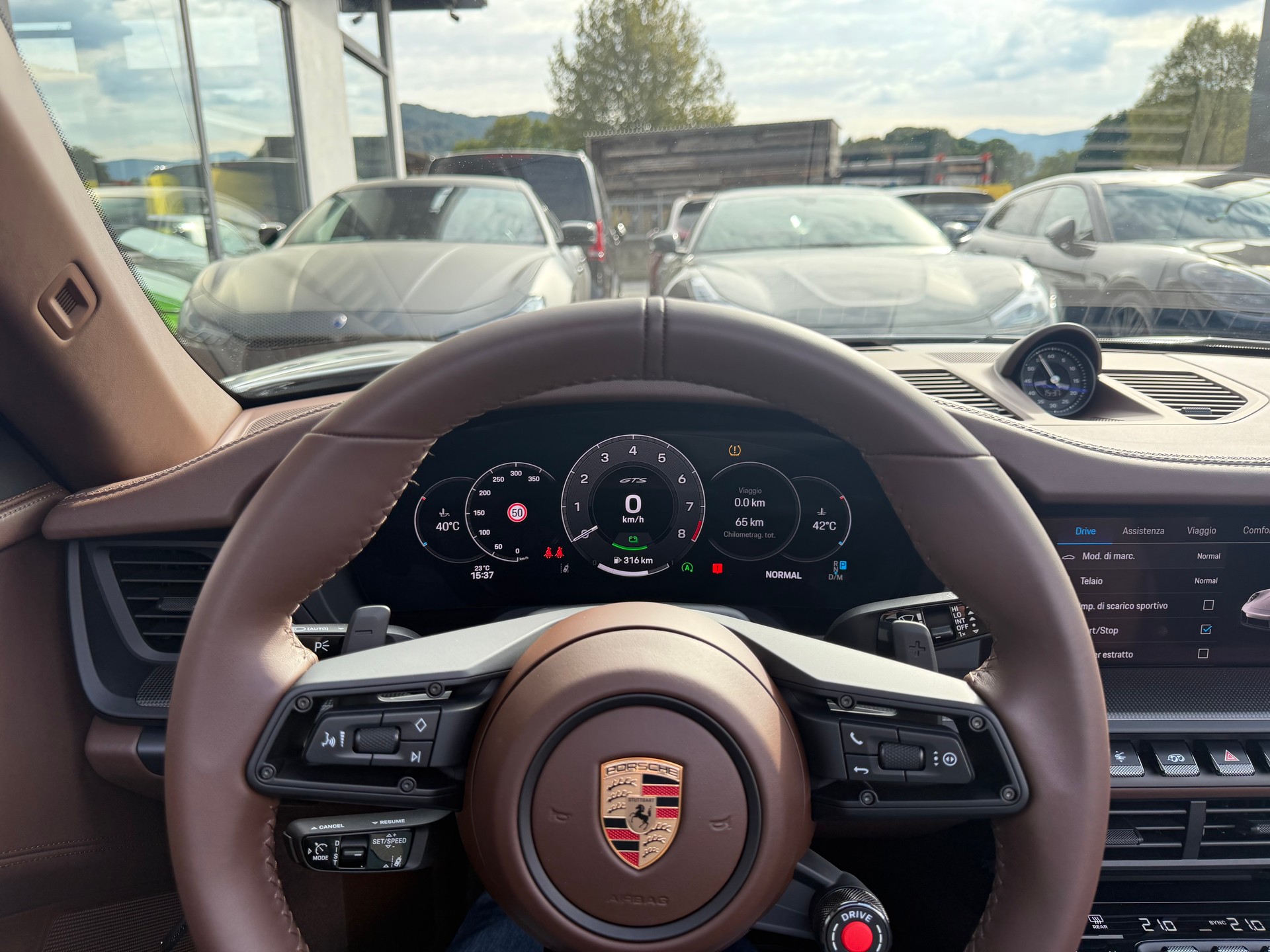 PORSCHE 911 Carrera 4 GTS Cabriolet-image-16