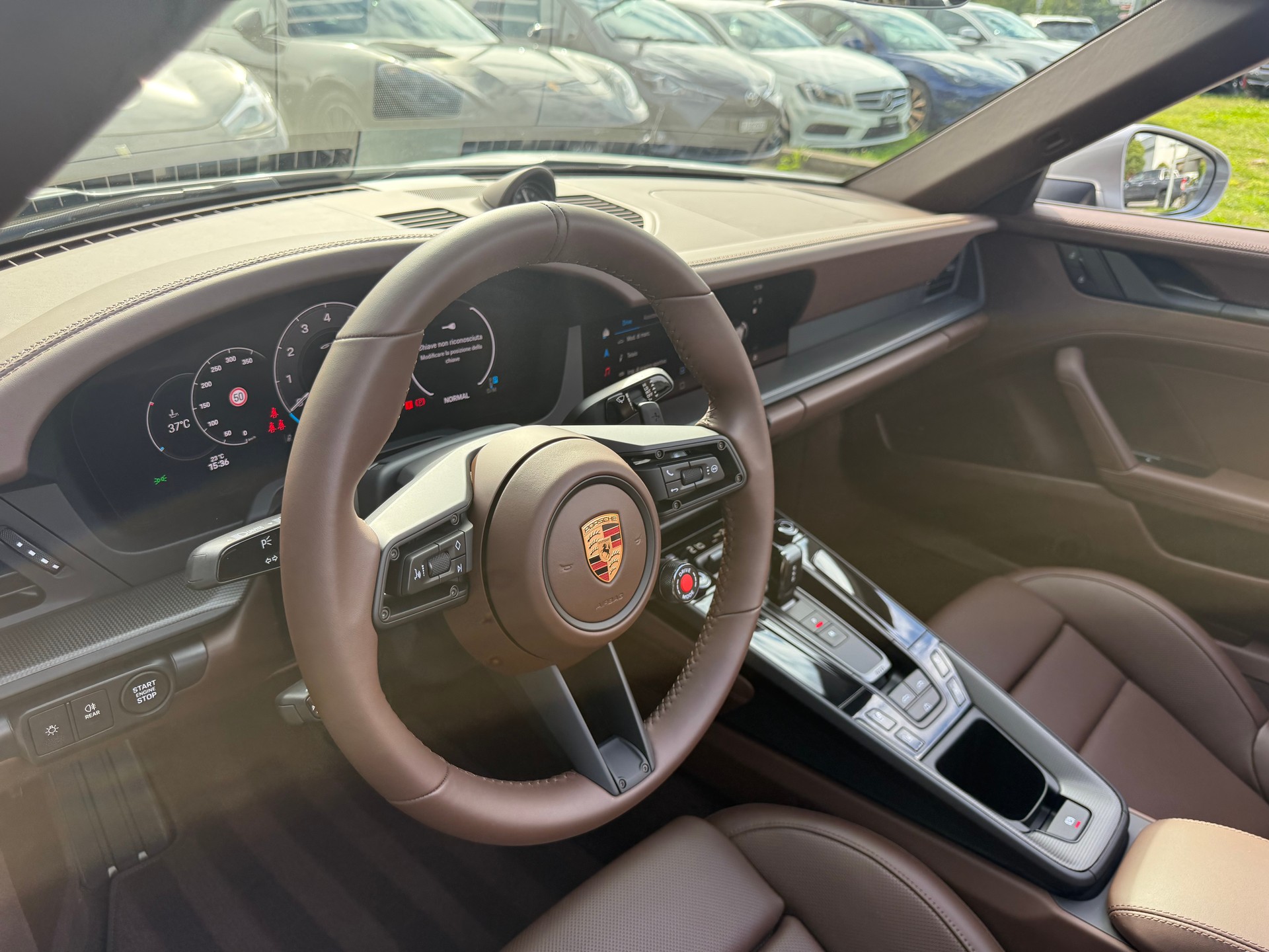 PORSCHE 911 Carrera 4 GTS Cabriolet-image-15