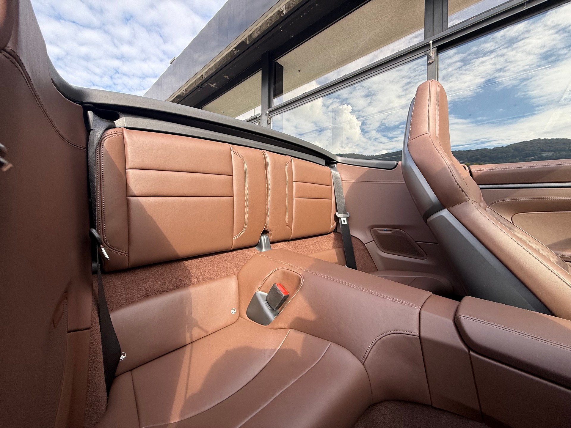 PORSCHE 911 Carrera 4 GTS Cabriolet-image-19