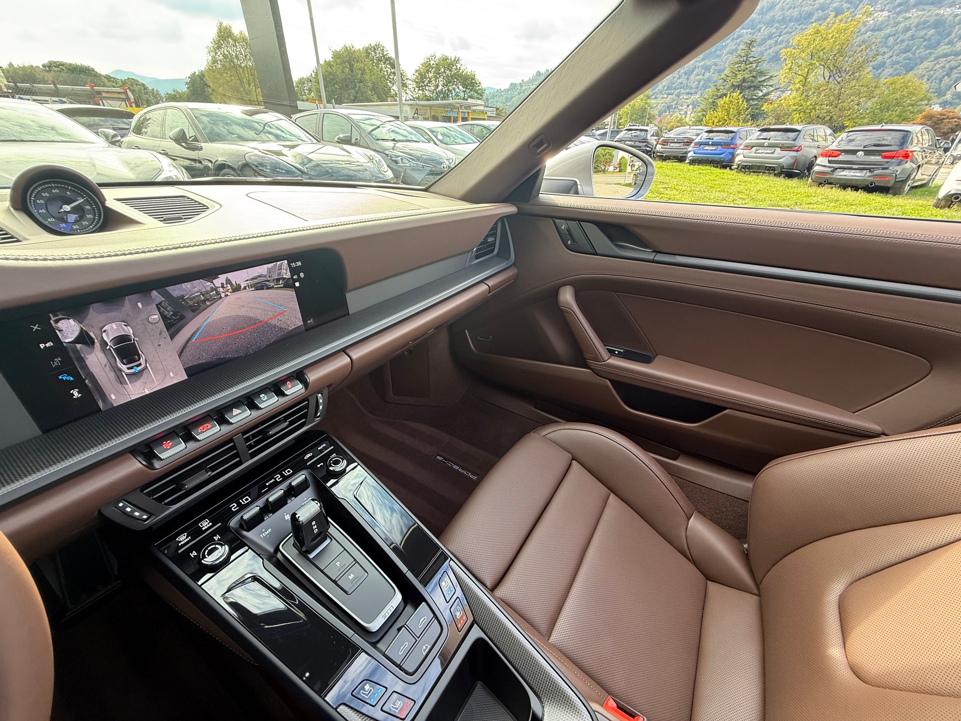 PORSCHE 911 Carrera 4 GTS Cabriolet-image-17