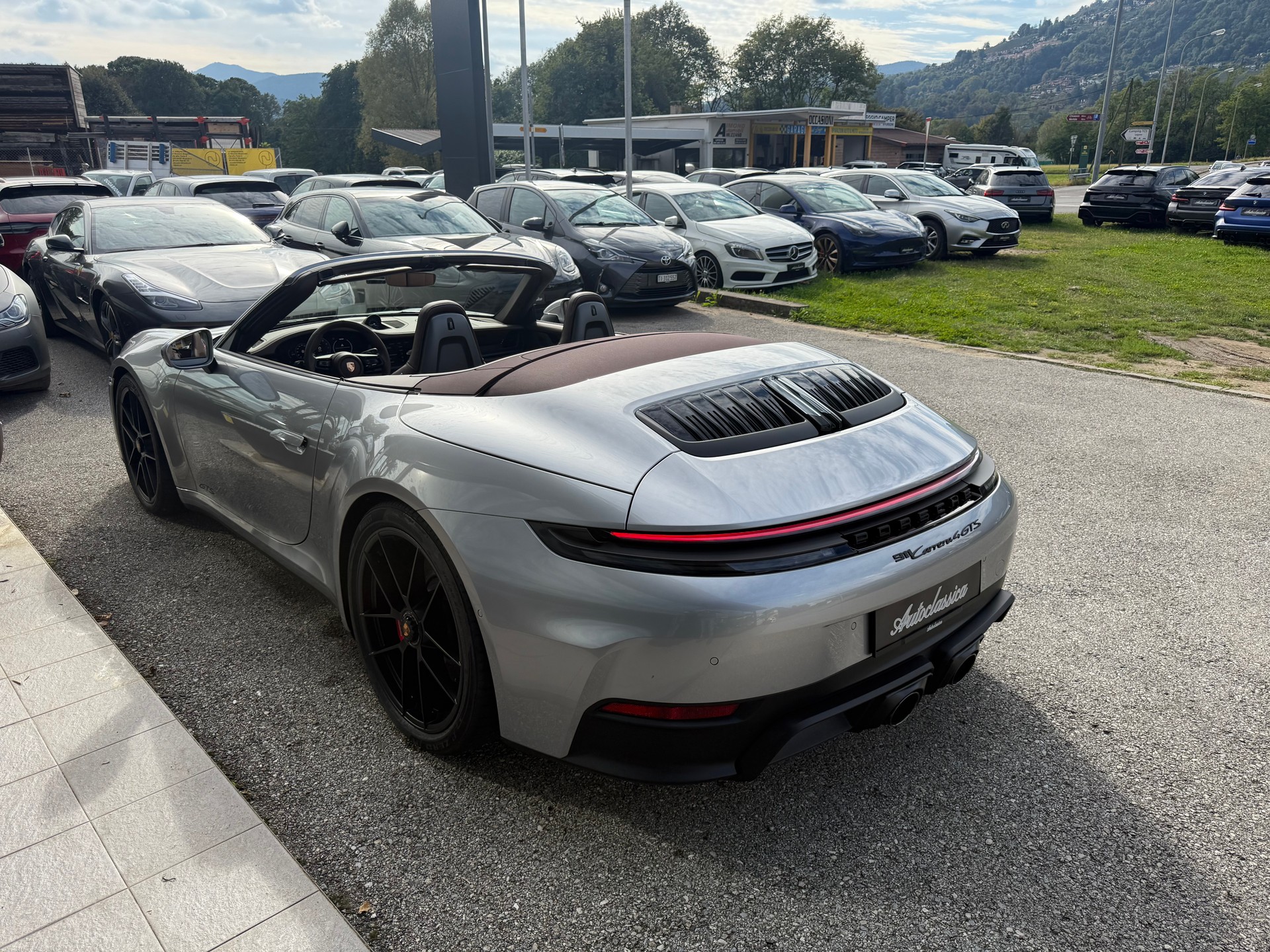 PORSCHE 911 Carrera 4 GTS Cabriolet-image-8