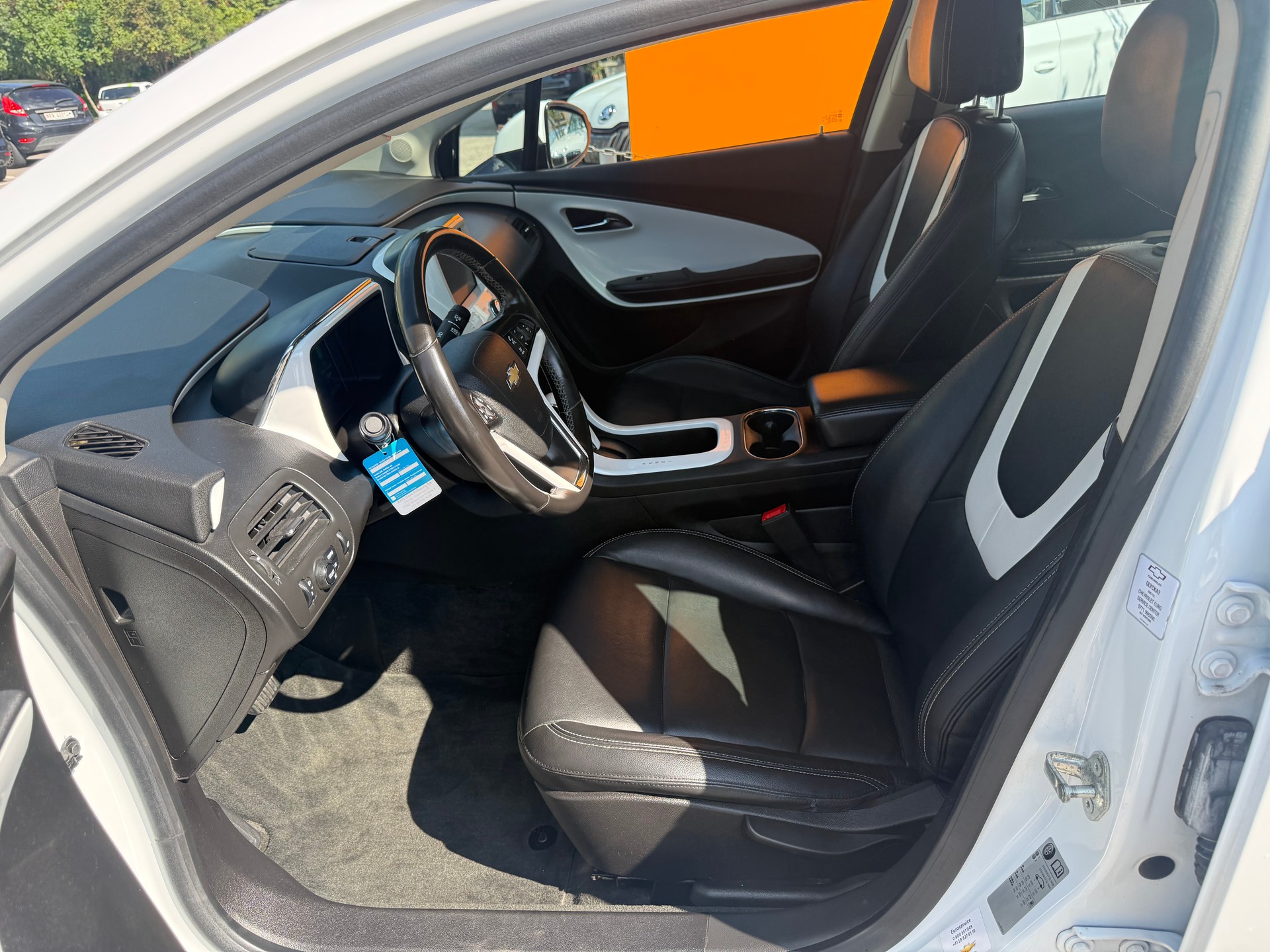 CHEVROLET VOLT-image-4
