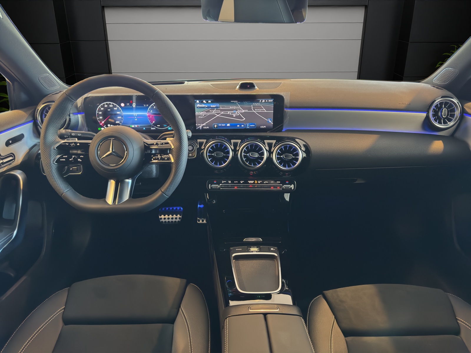 MERCEDES-BENZ A 250 4Matic 8G-DCT-image-11